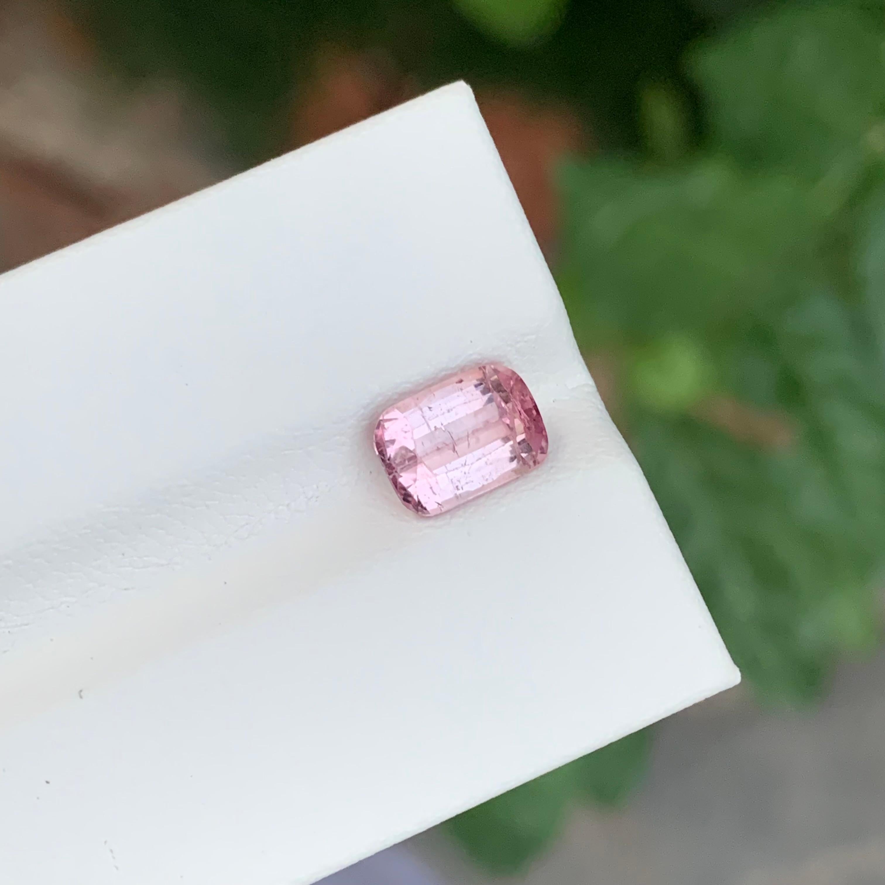 da uomo o donna 1,90 carati di tormalina rosa sciolta Nature a forma di cuscino in vendita