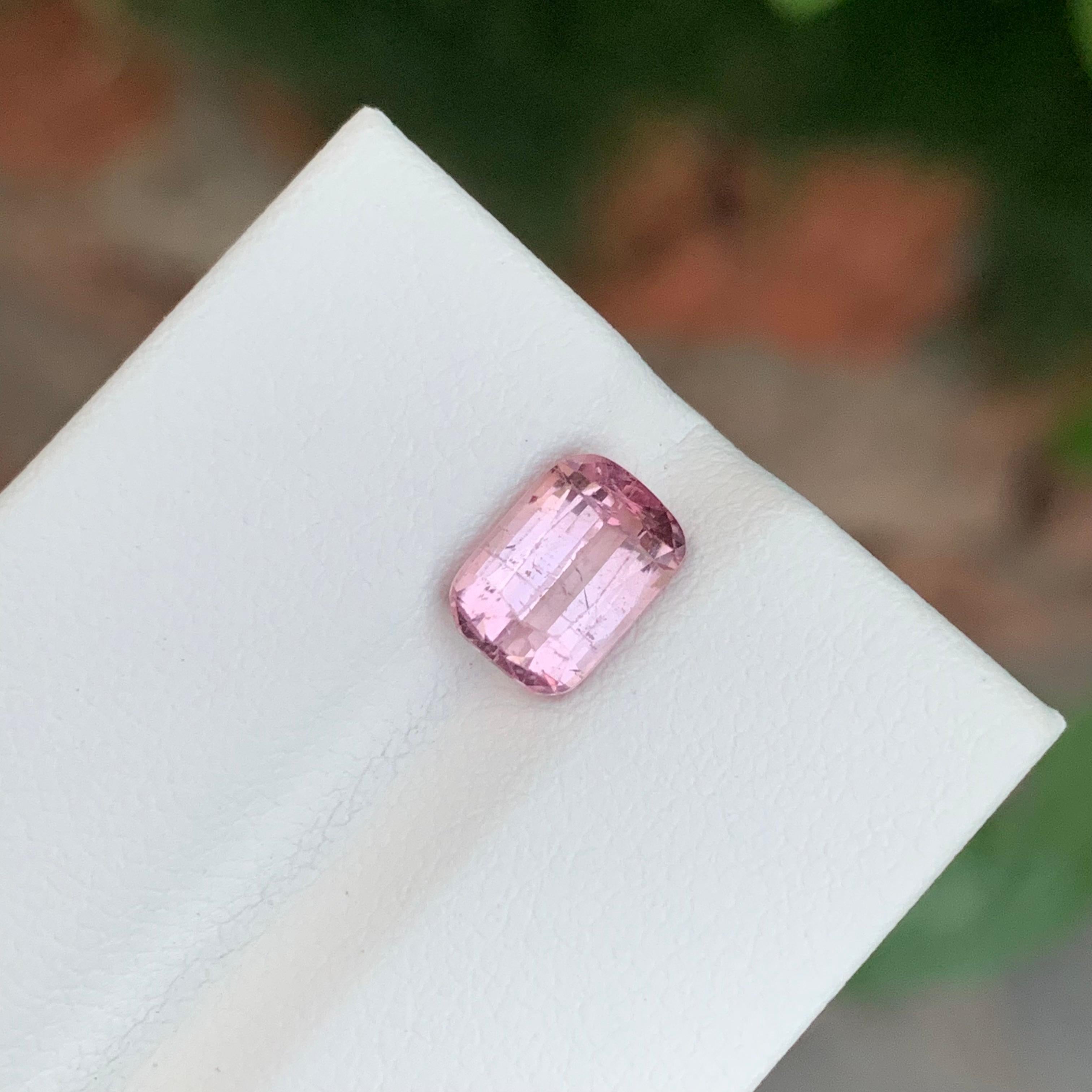 1,90 carati di tormalina rosa sciolta Nature a forma di cuscino in vendita 2