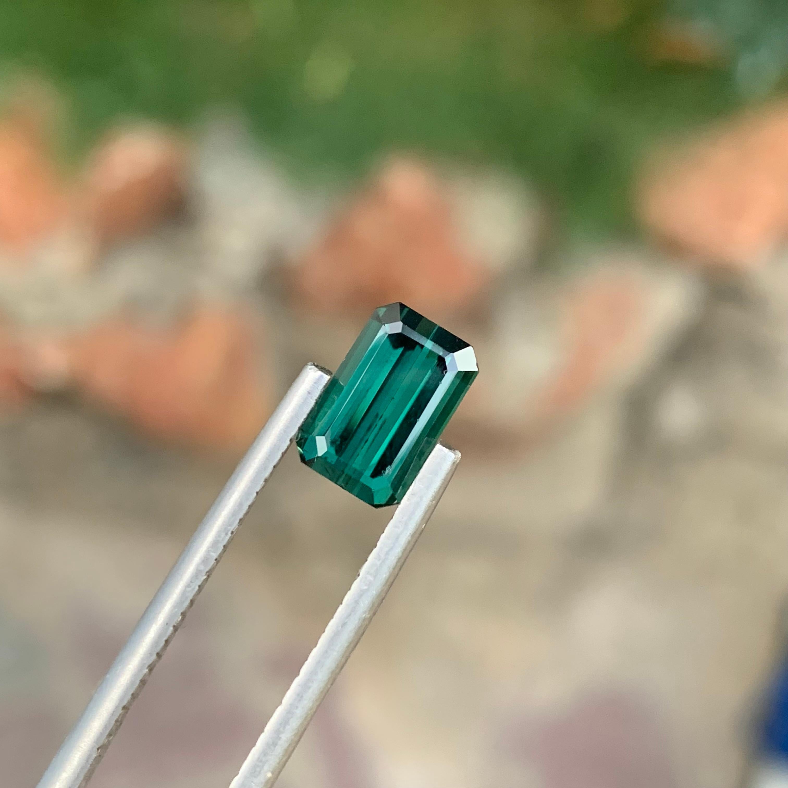 1.90 Karat Natürlicher loser Deep Lagoon Turmalin Smaragd Form Edelstein im Zustand „Neu“ im Angebot in Peshawar, PK
