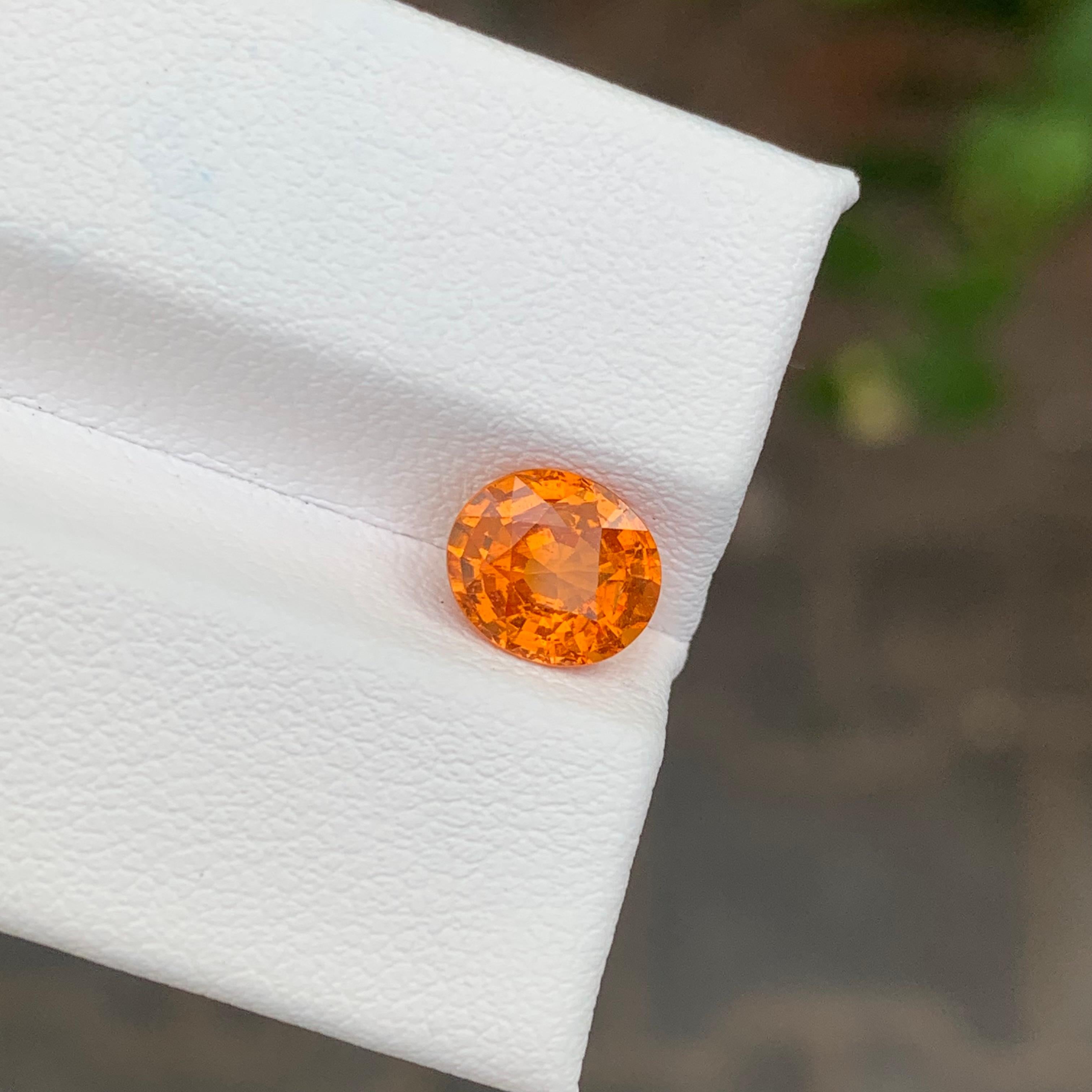 Taglio ovale 1,90 Carati di Granato Fanta Spessartite naturale sfuso di forma ovale in vendita
