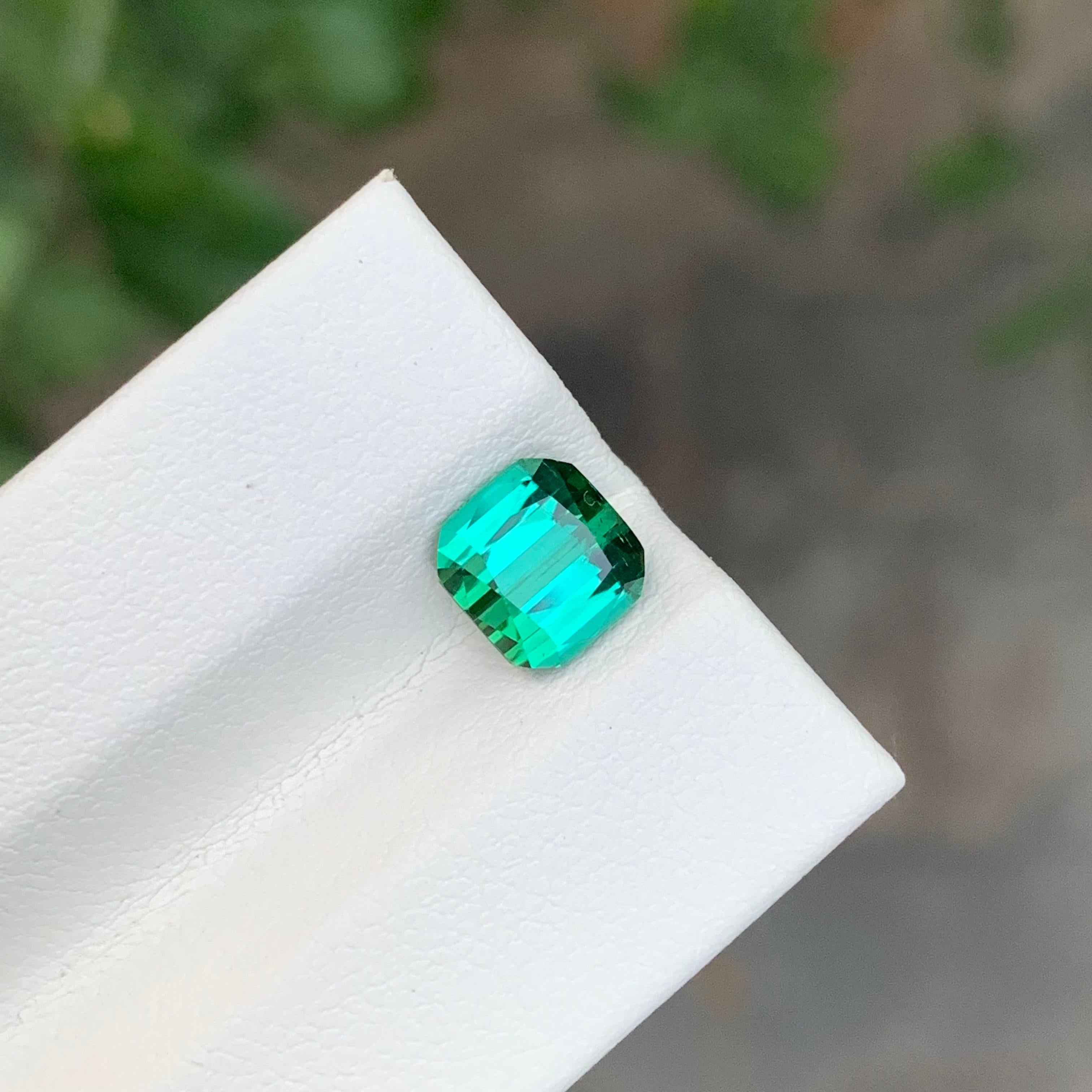 Pierre précieuse naturelle non sertie de 1,90 carat, tourmaline bleue verte en forme d'émeraude en vente 5