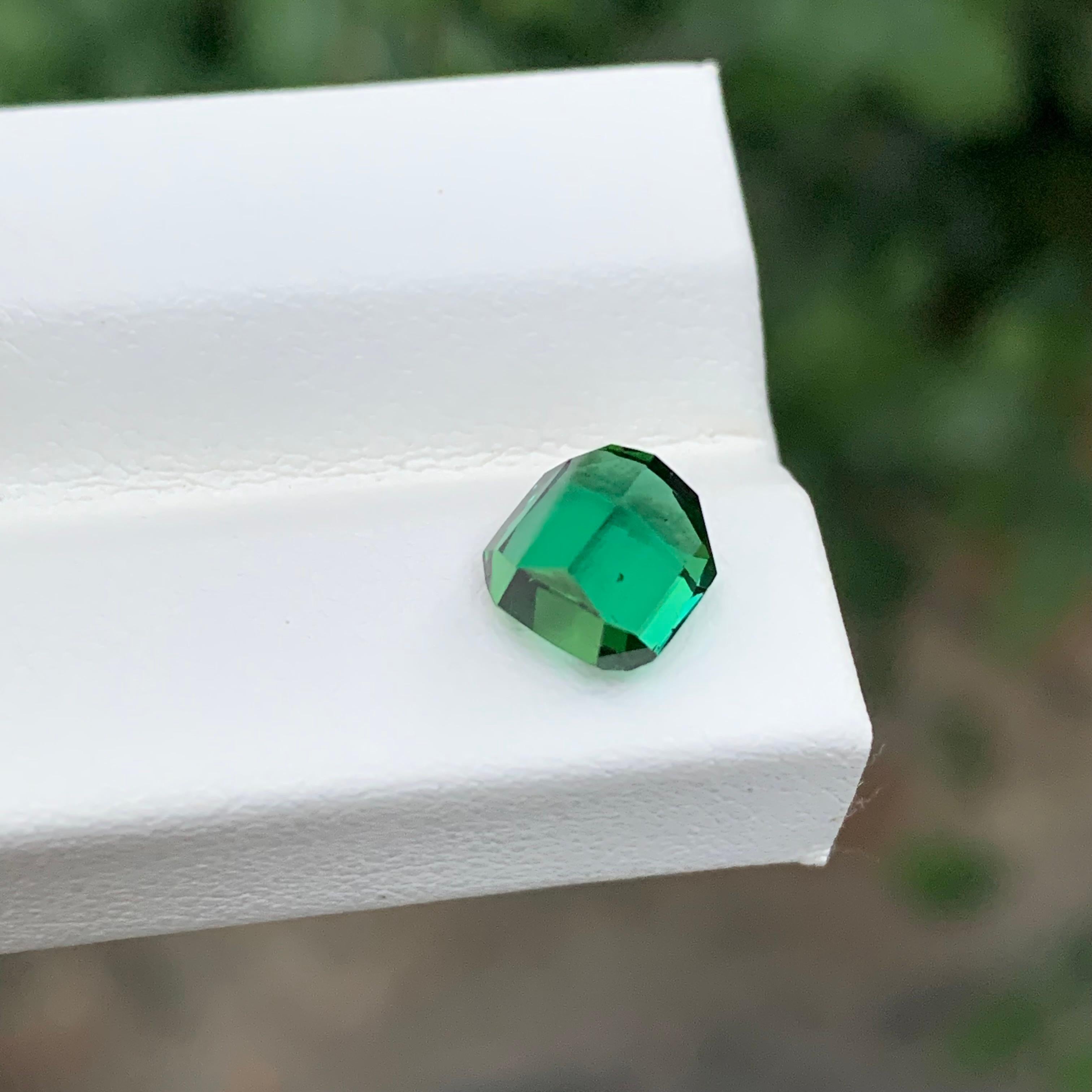 Pierre précieuse naturelle non sertie de 1,90 carat, tourmaline bleue verte en forme d'émeraude Neuf - En vente à Peshawar, PK