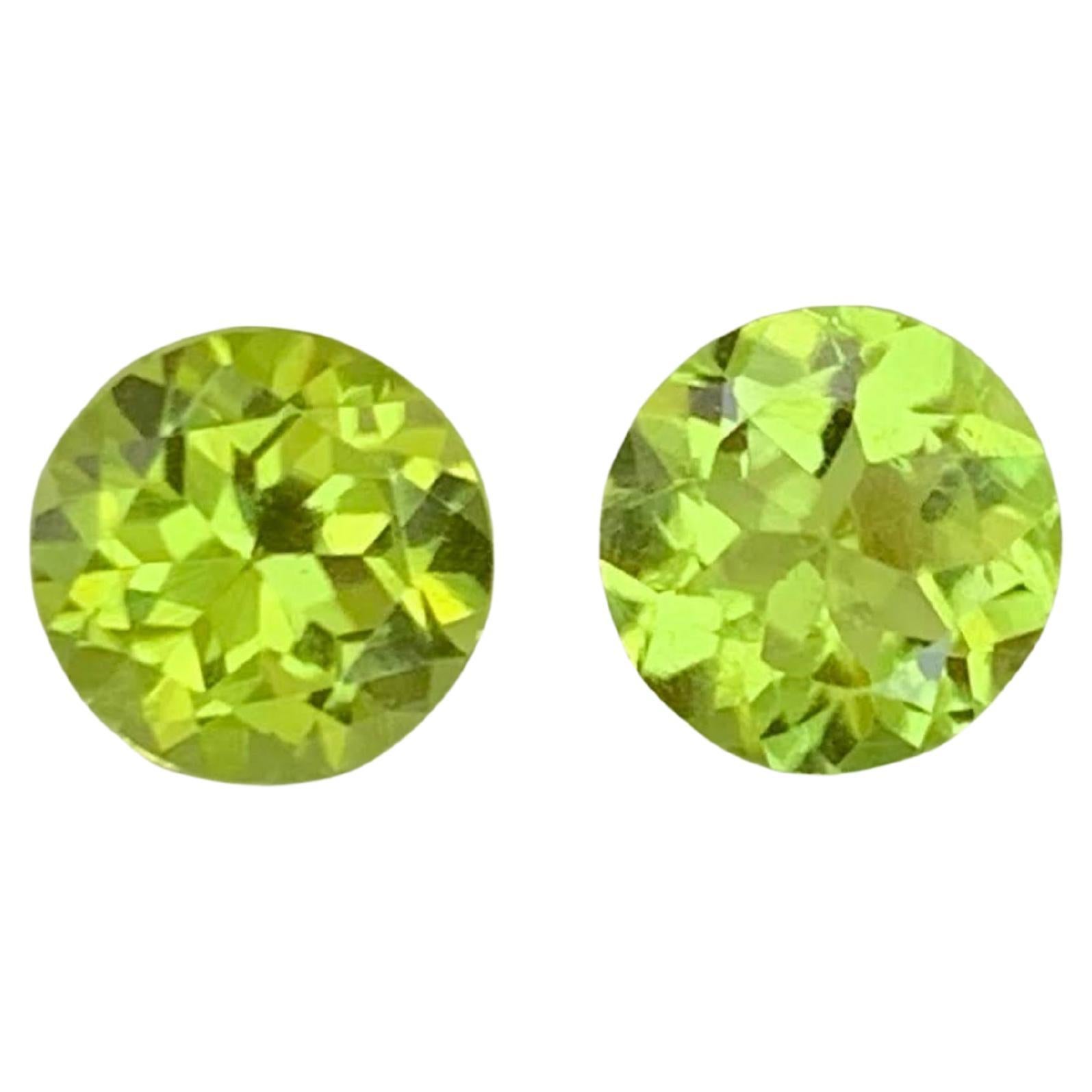 1.90 Carat Natural Loose Green Peridot Pair Round Cut Pakistani Gemstone (Paire de péridots verts en vrac et taillés en rond)