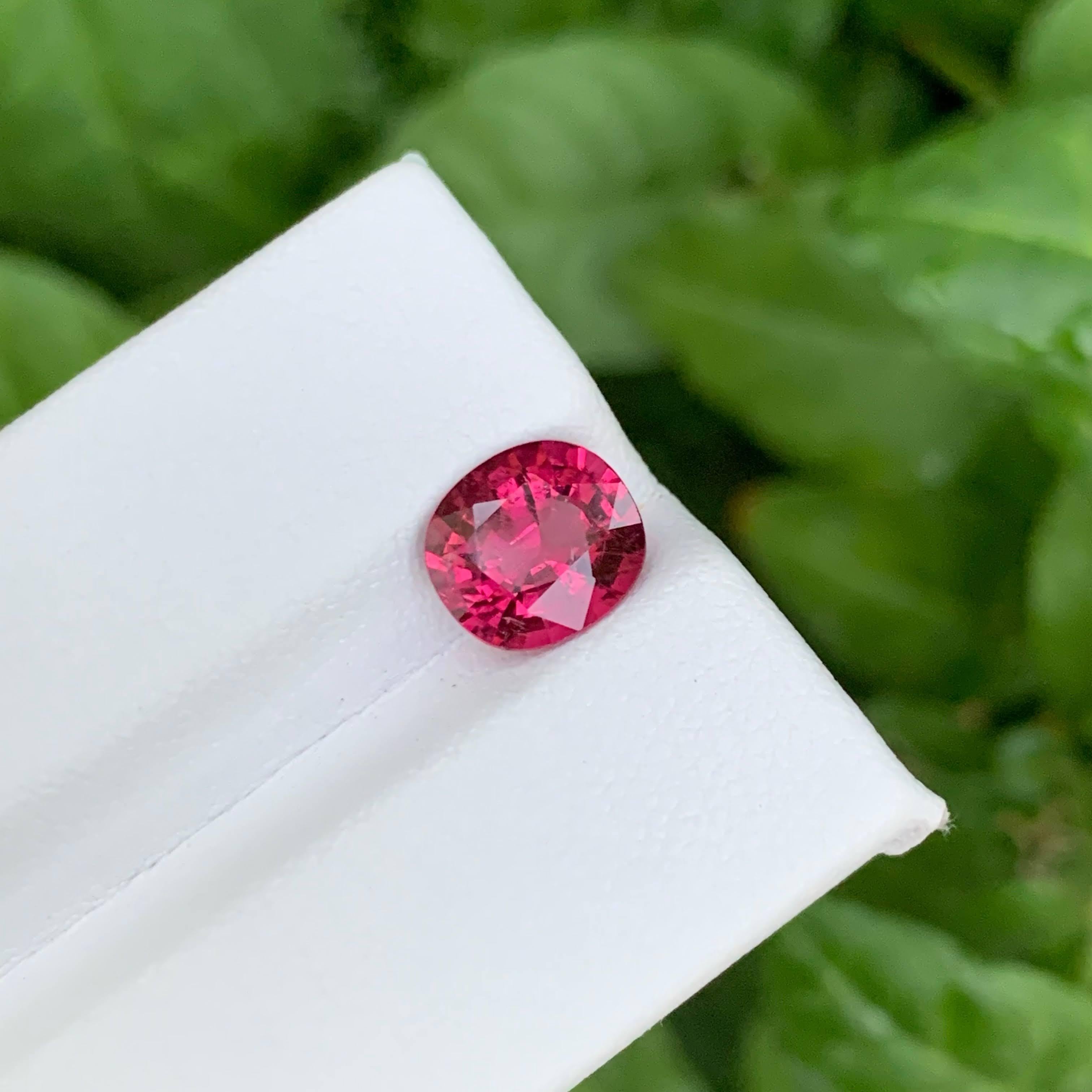 Moderno 1,90 carati di tormalina rosa calda naturale sfusa, taglio ovale, pietra preziosa afgana in vendita