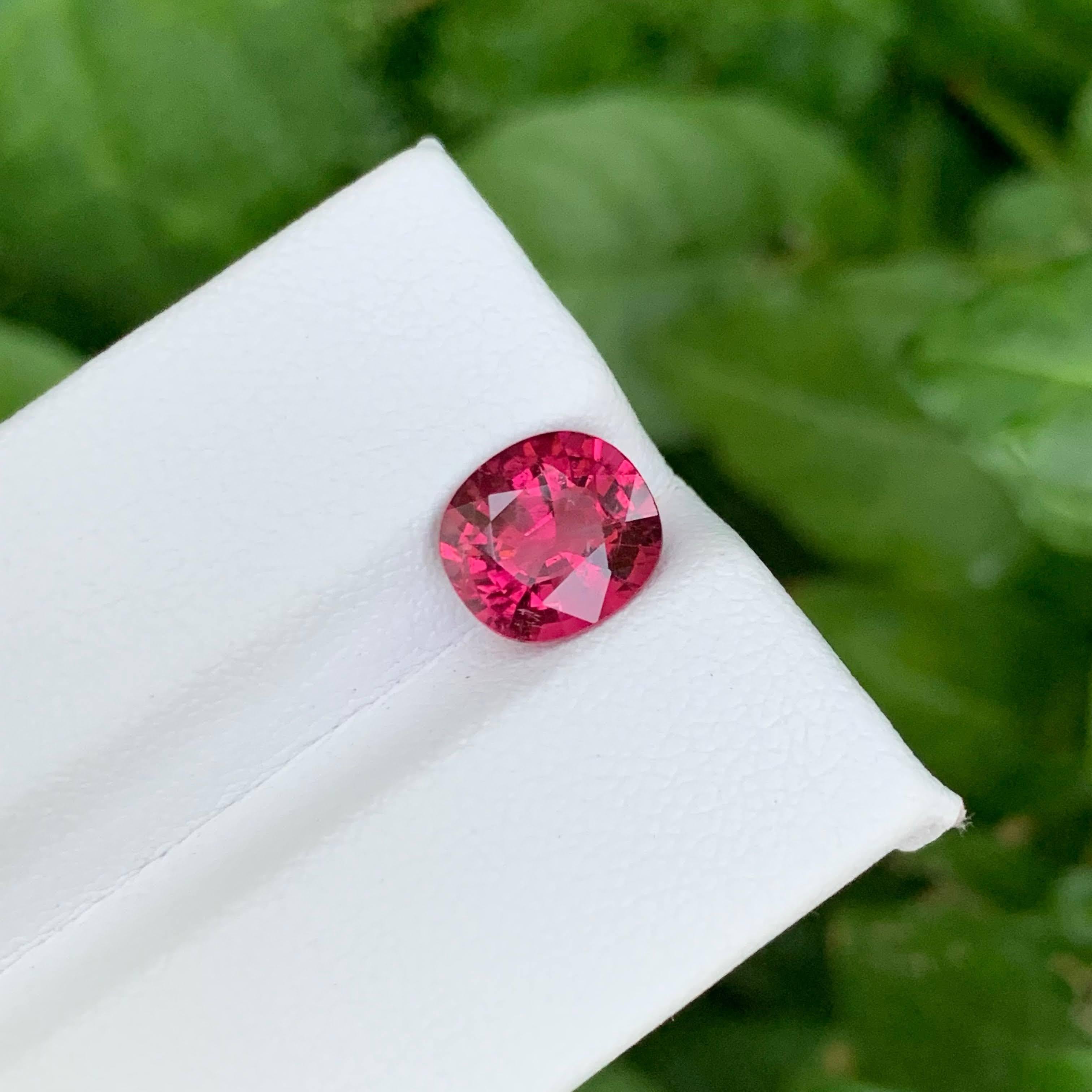 1,90 carati di tormalina rosa calda naturale sfusa, taglio ovale, pietra preziosa afgana In condizioni Nuovo in vendita a Bangkok, TH