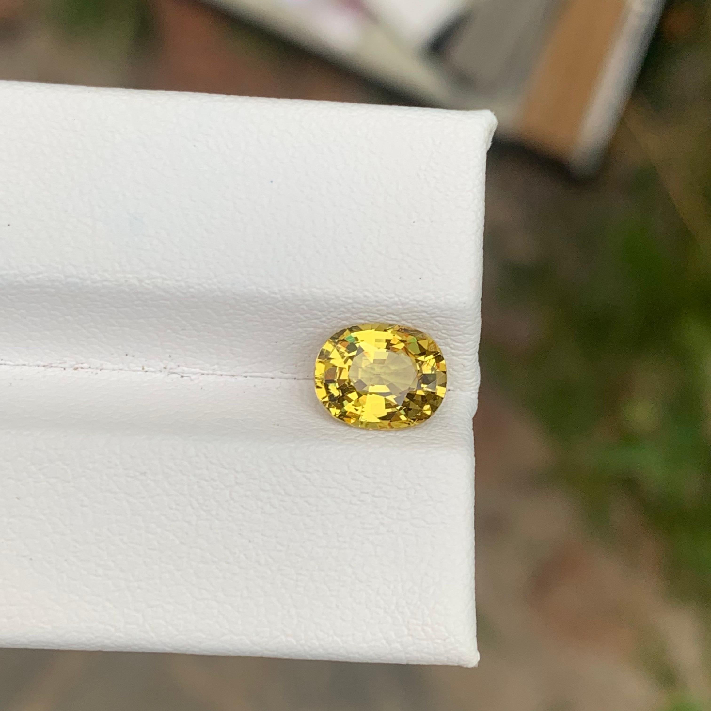 1.90 Carat Natural Loose Mali Garnet Oval Shape Gemstone From Mali, Africa (Ovalschliff) im Angebot