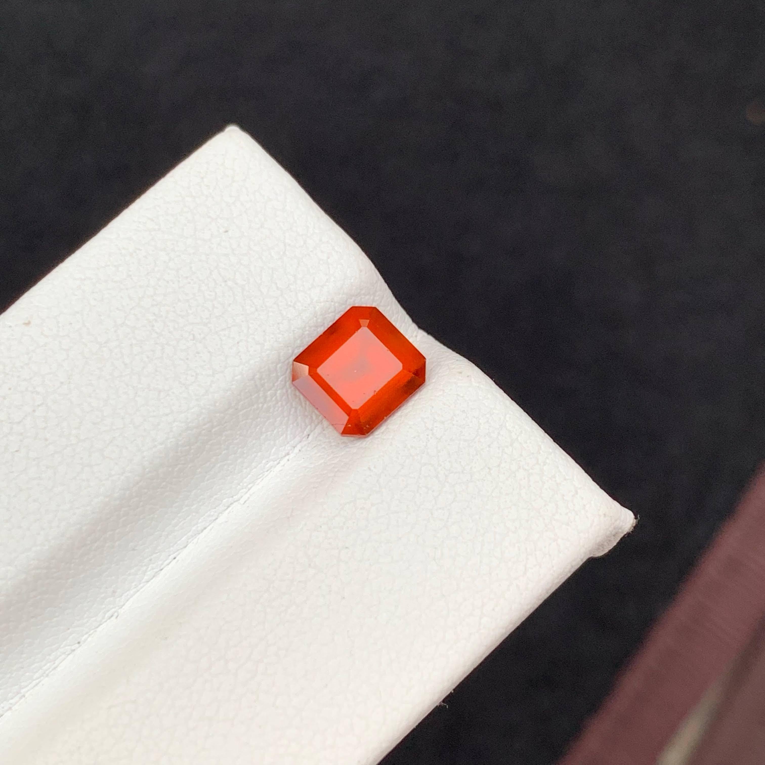 Moderne 1.90 Carat Natural Loose Orange Hessonite Garnet Emerald Cut African Gemstone en vente