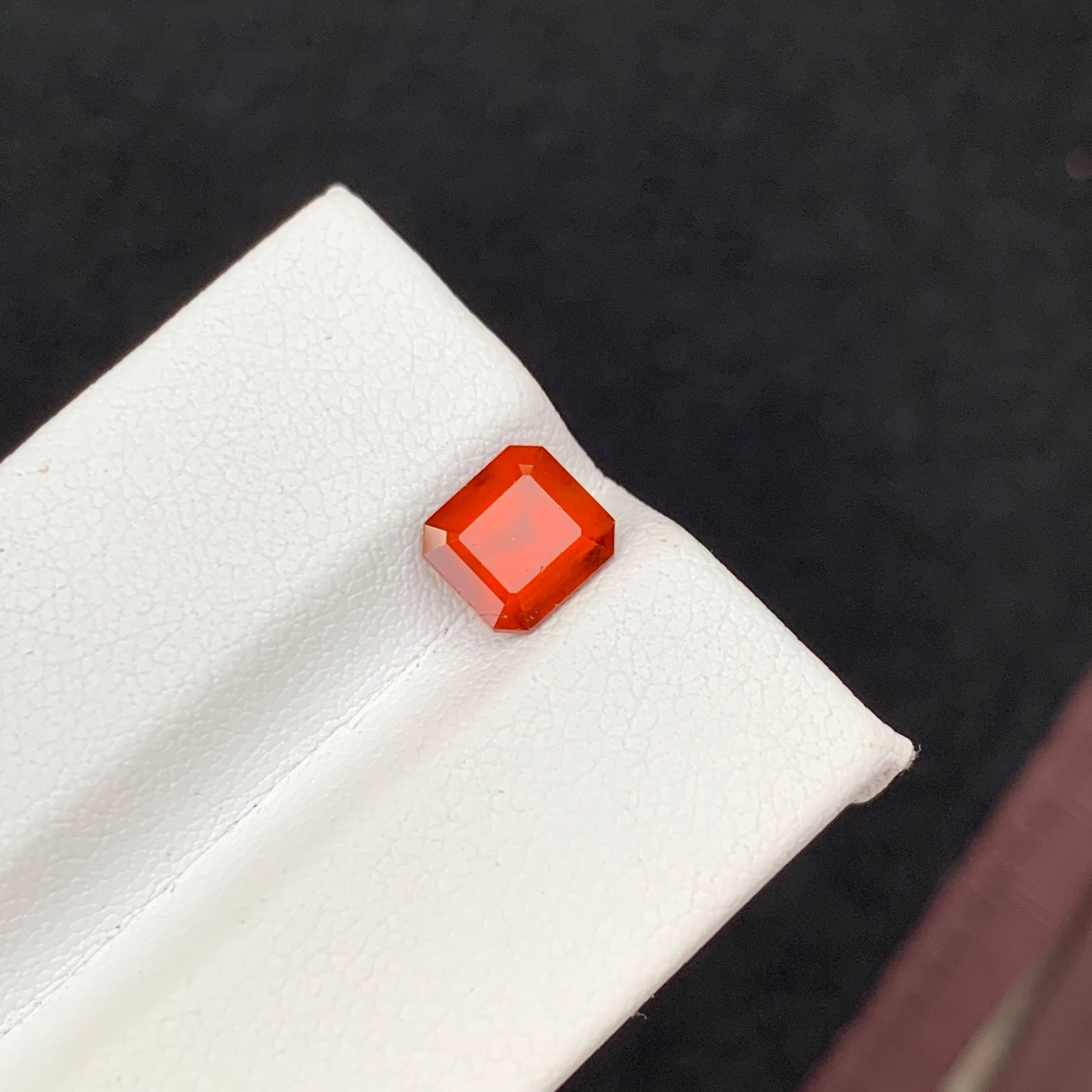 Taille émeraude 1.90 Carat Natural Loose Orange Hessonite Garnet Emerald Cut African Gemstone en vente