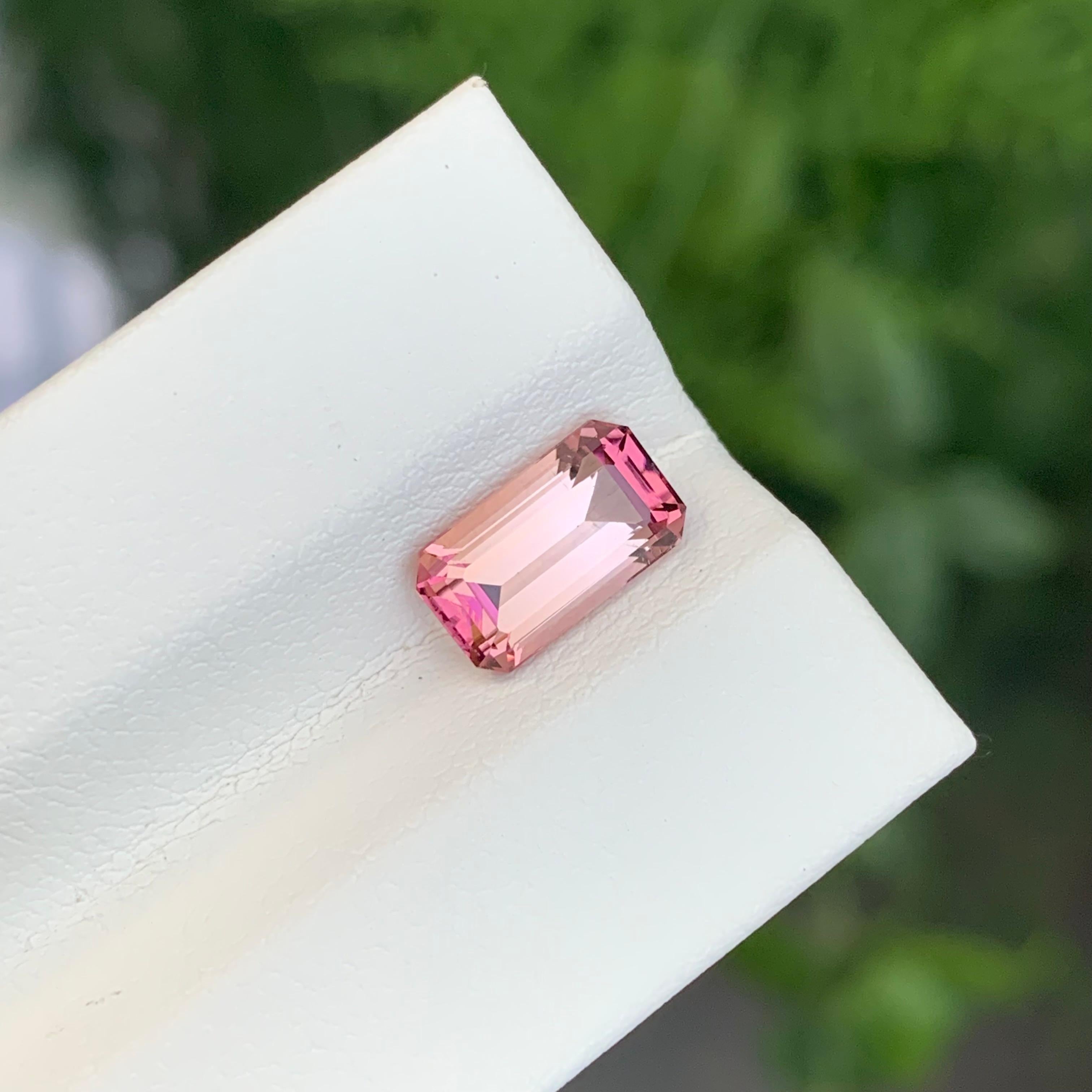 Taille émeraude 1.90 Carat Natural Loose Pink Tourmaline Emerald Shape Gem en vente