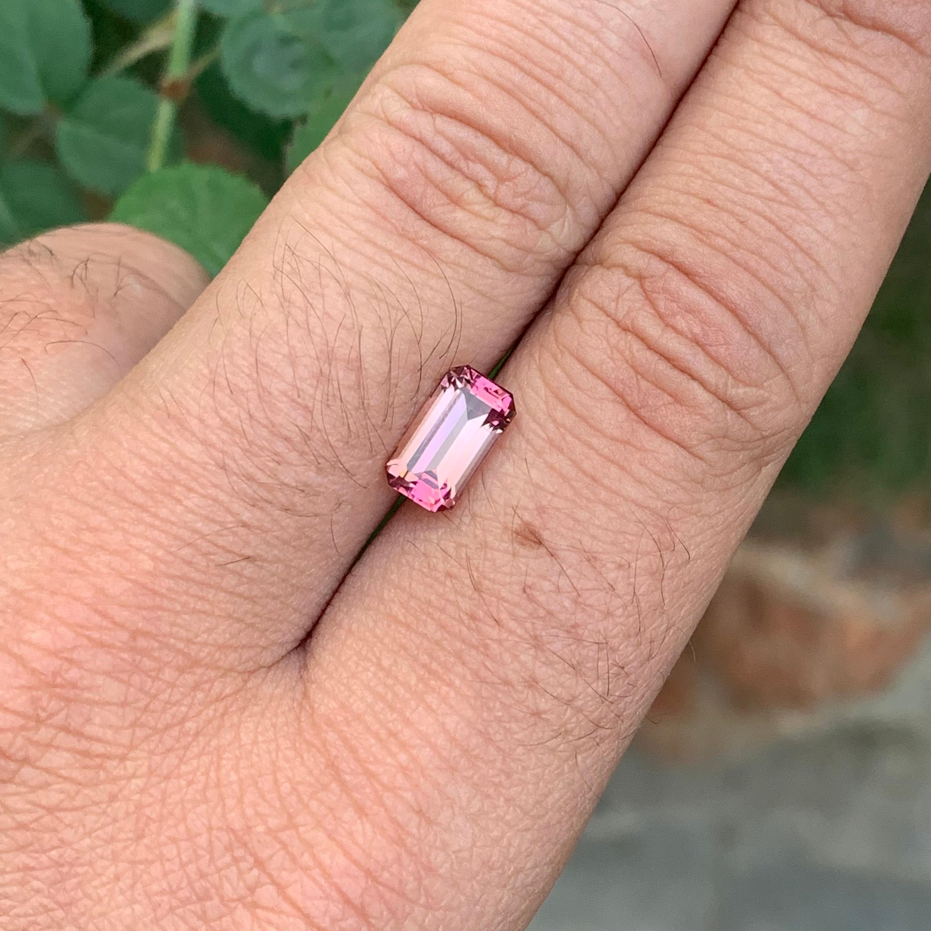 1.90 Carat Natural Loose Pink Tourmaline Emerald Shape Gem Unisexe en vente