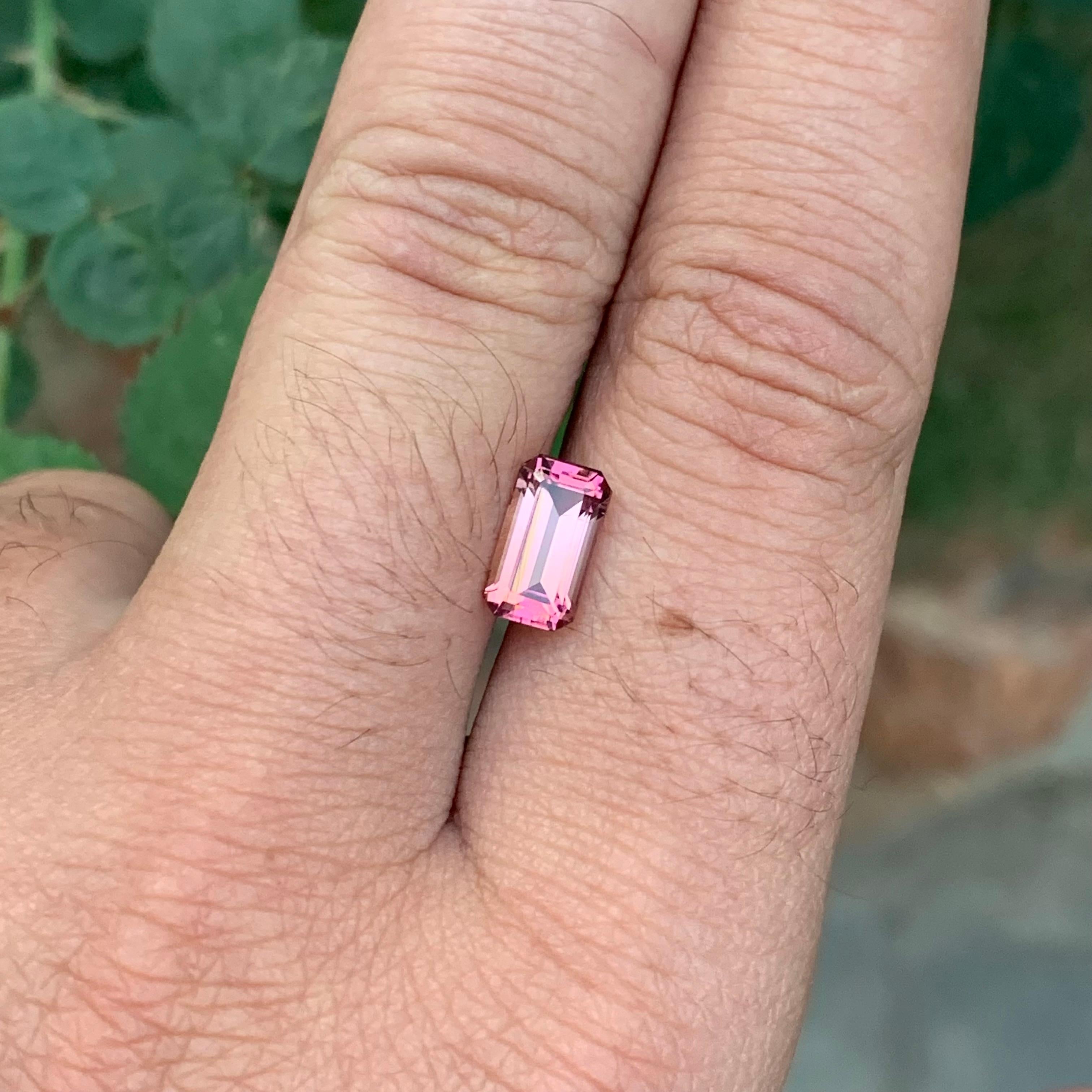 1.90 Carat Natural Loose Pink Tourmaline Emerald Shape Gem en vente 1