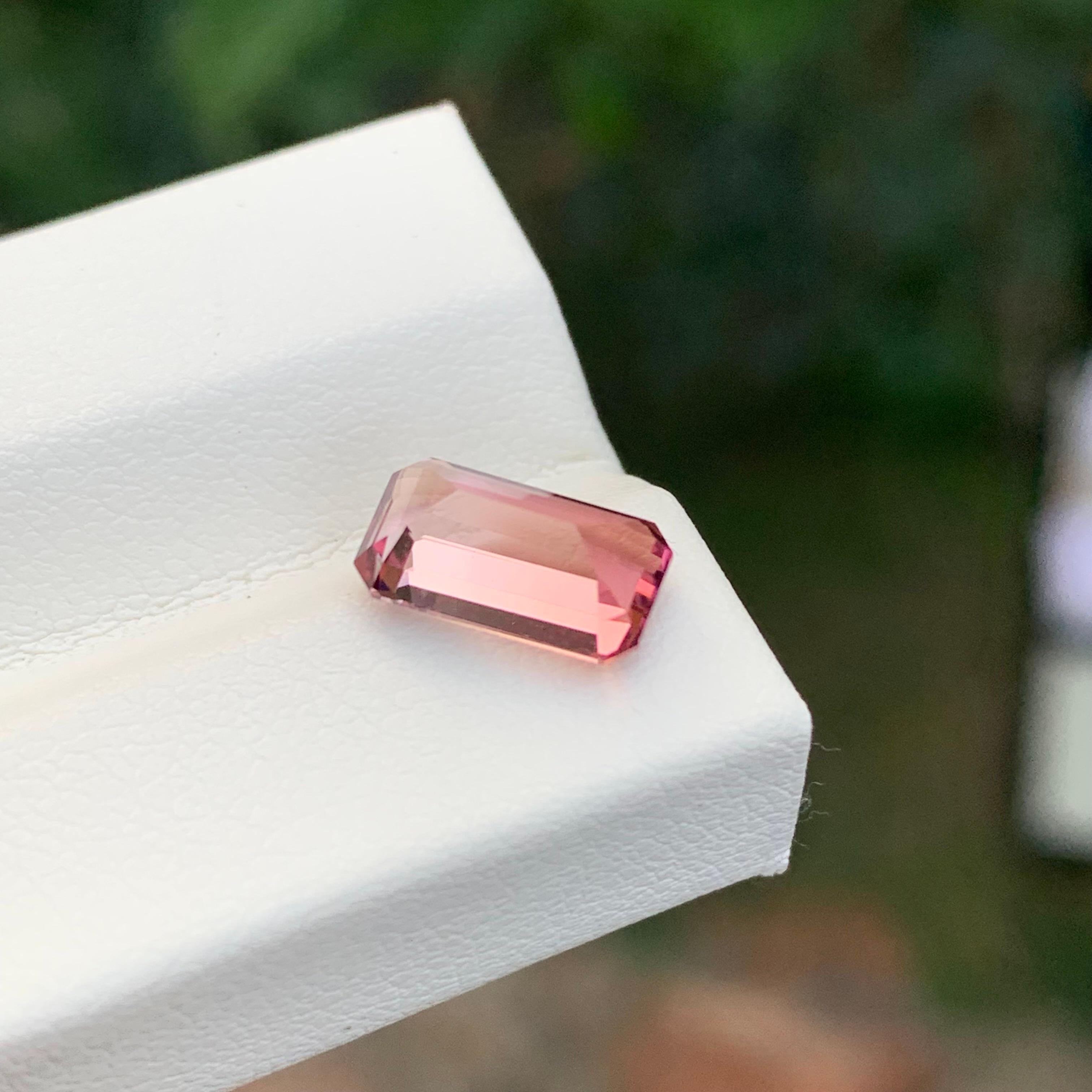 1.90 Carat Natural Loose Pink Tourmaline Emerald Shape Gem en vente 3