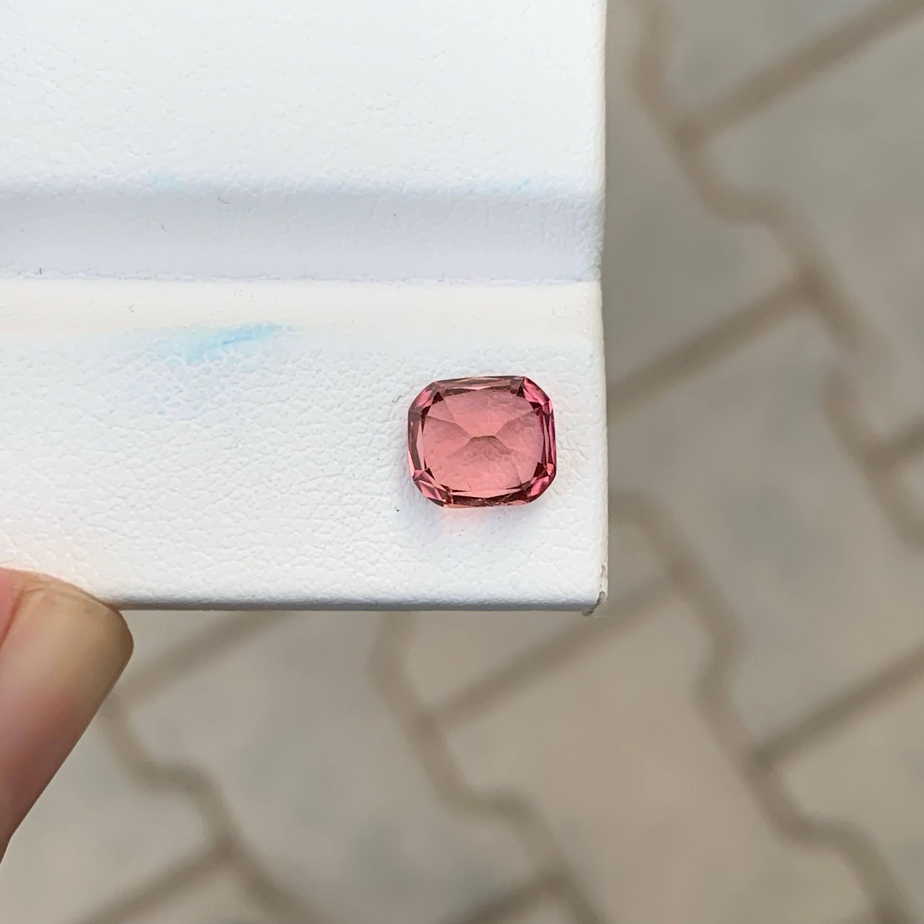 Moderno 1.90 carati di tormalina rosa naturale sciolta con taglio a cuscino afghano in vendita