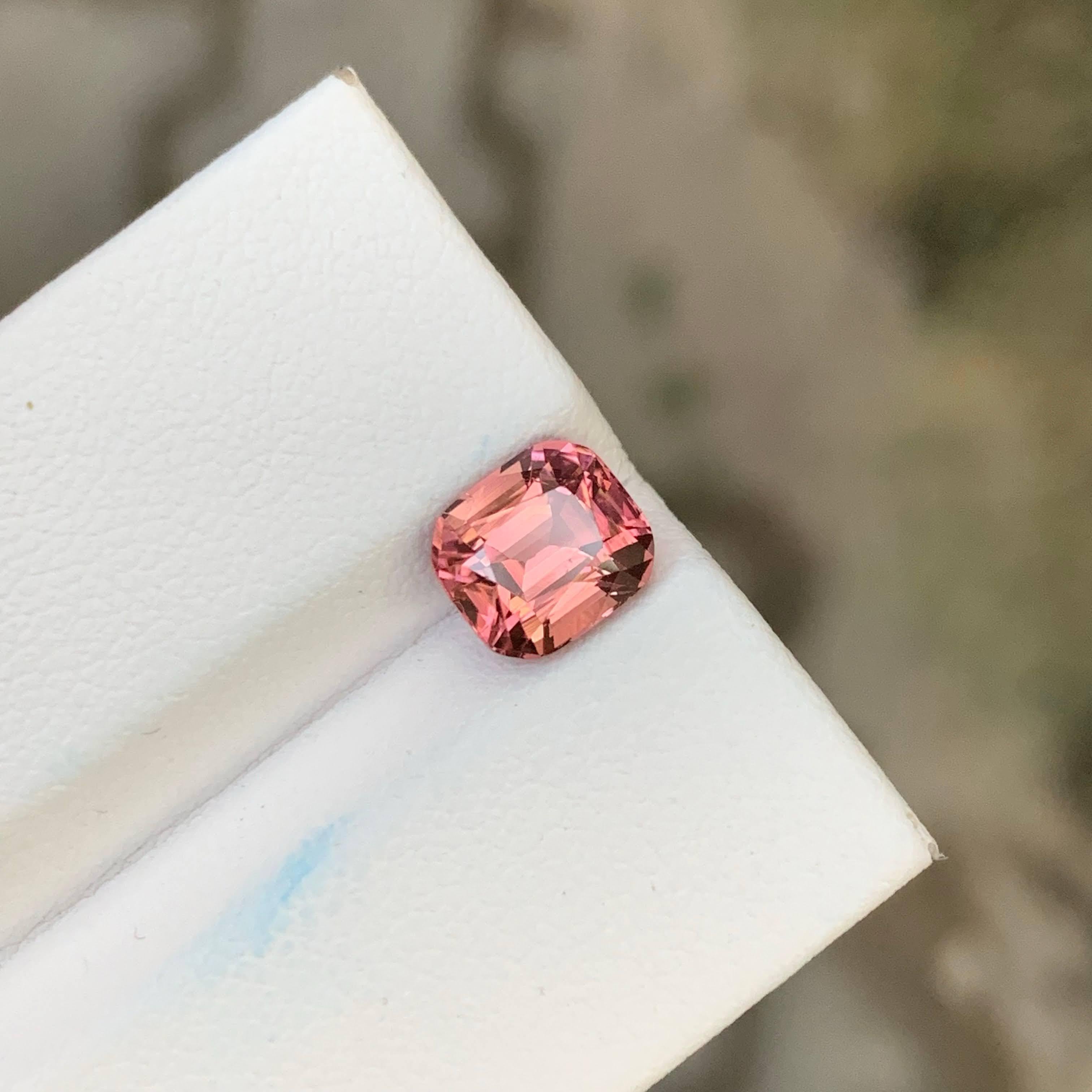 da uomo o donna 1.90 carati di tormalina rosa naturale sciolta con taglio a cuscino afghano in vendita