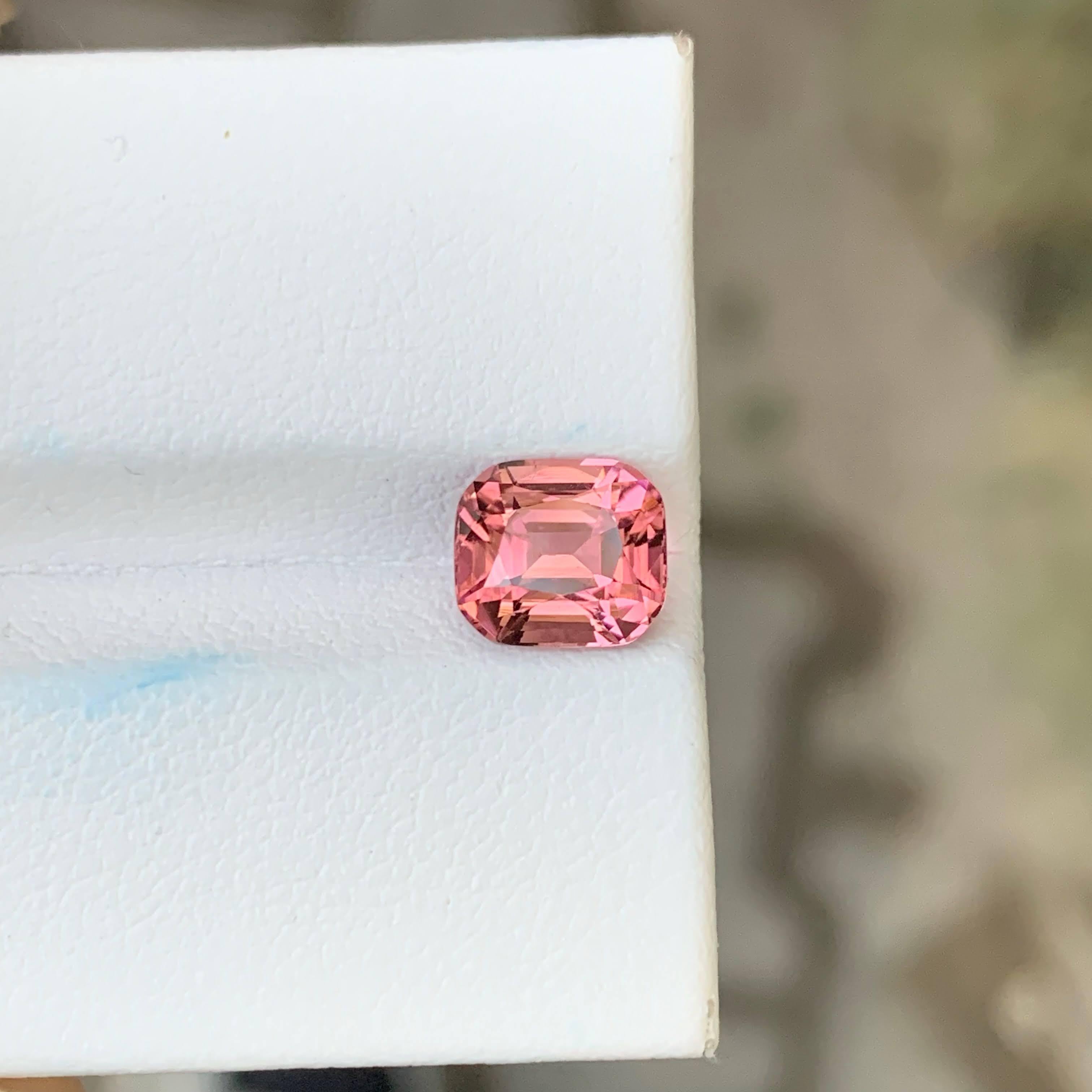 1.90 carati di tormalina rosa naturale sciolta con taglio a cuscino afghano in vendita 3