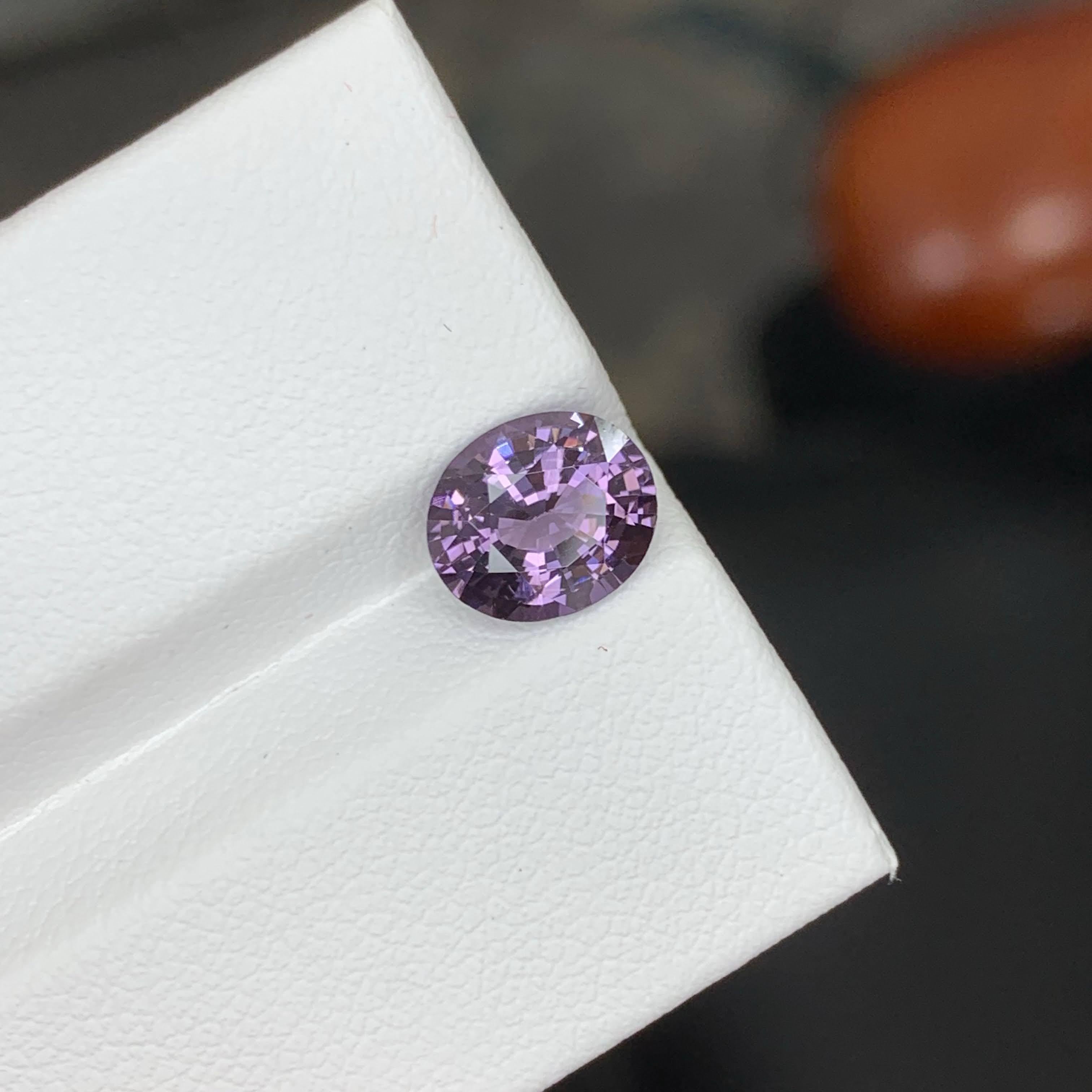 1,90 quilates de piedra natural suelta de espinela birmana de color violáceo talla cojín en venta 4