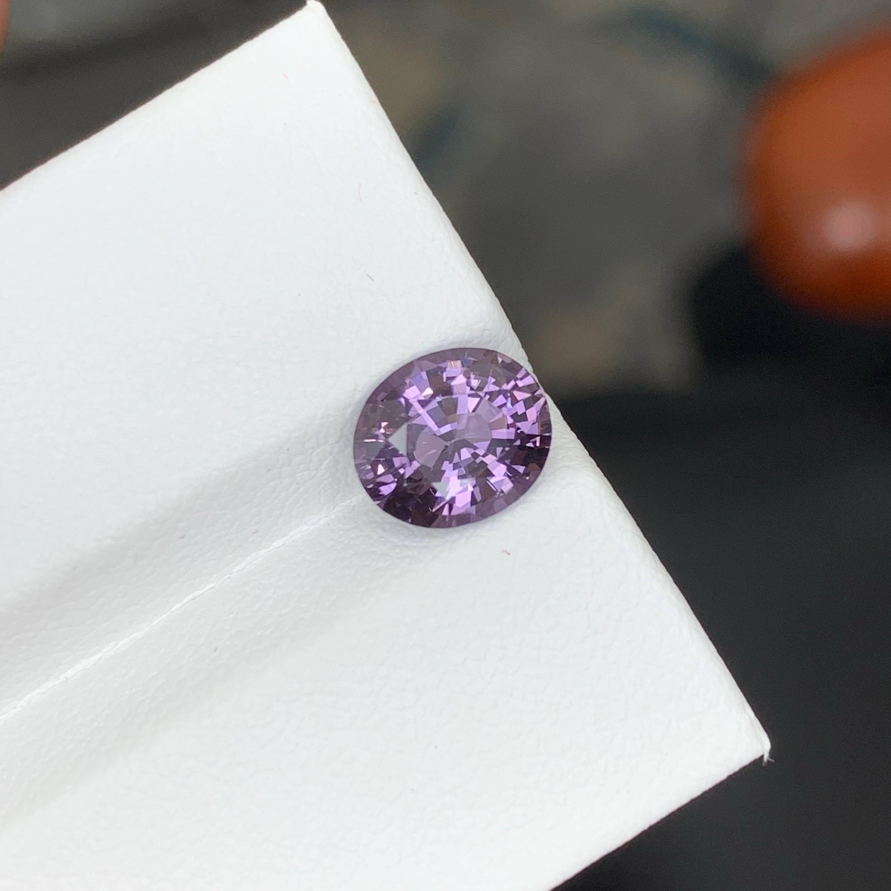 1,90 quilates de piedra natural suelta de espinela birmana de color violáceo talla cojín en Nuevo estado para la venta en Bangkok, TH