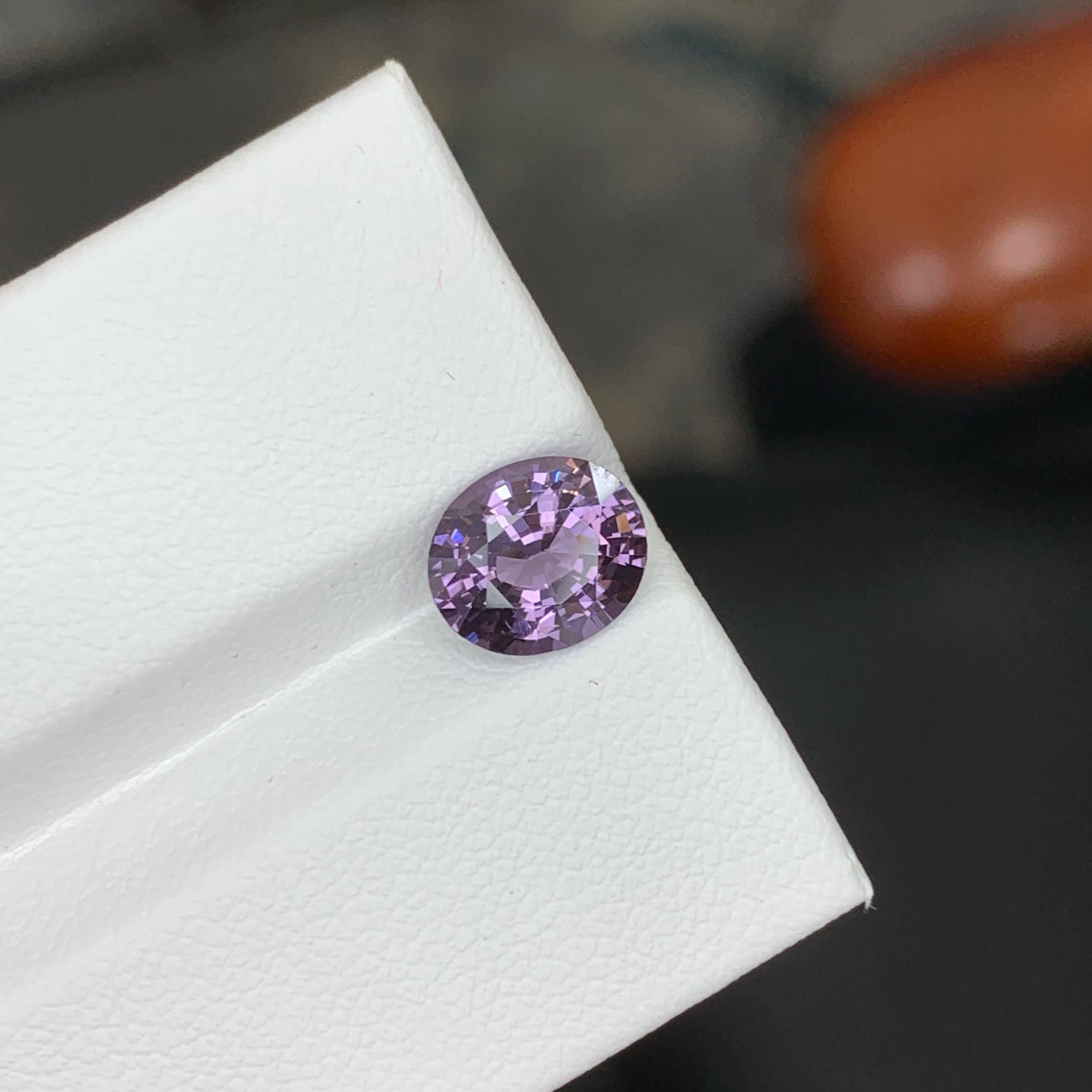 1,90 quilates de piedra natural suelta de espinela birmana de color violáceo talla cojín en venta 3