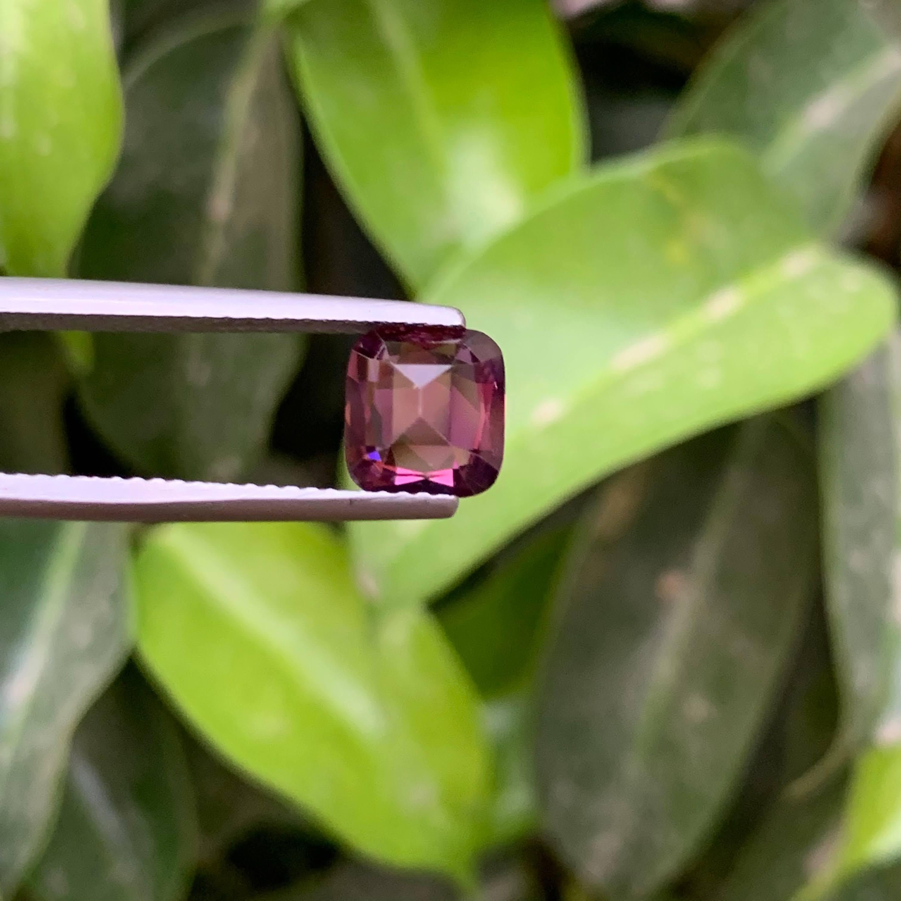 1,90 Carati di Spinello rosa violaceo sciolto naturale con taglio a cuscino Gemma della Tanzania In condizioni Nuovo in vendita a Bangkok, TH