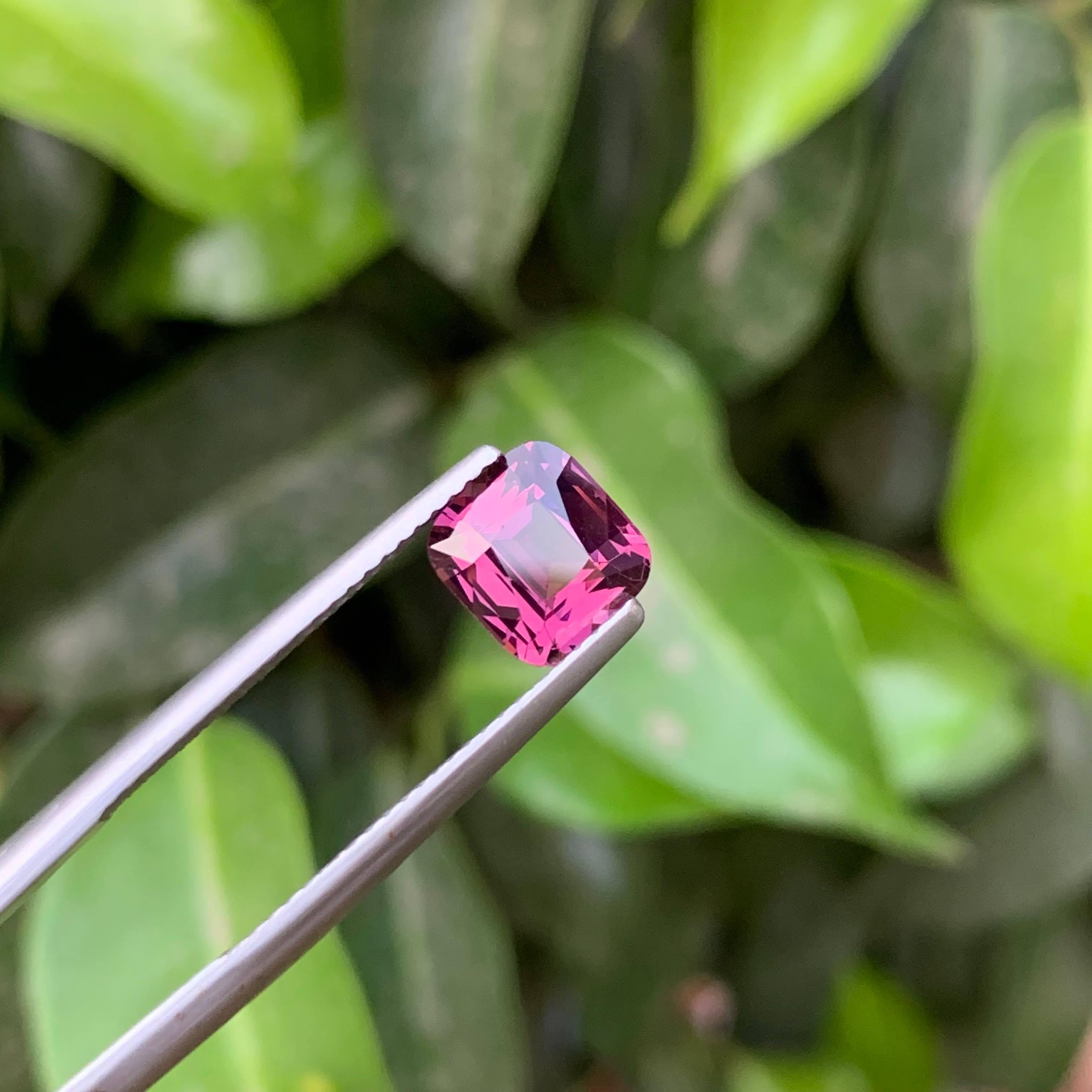 1,90 Carati di Spinello rosa violaceo sciolto naturale con taglio a cuscino Gemma della Tanzania in vendita 3