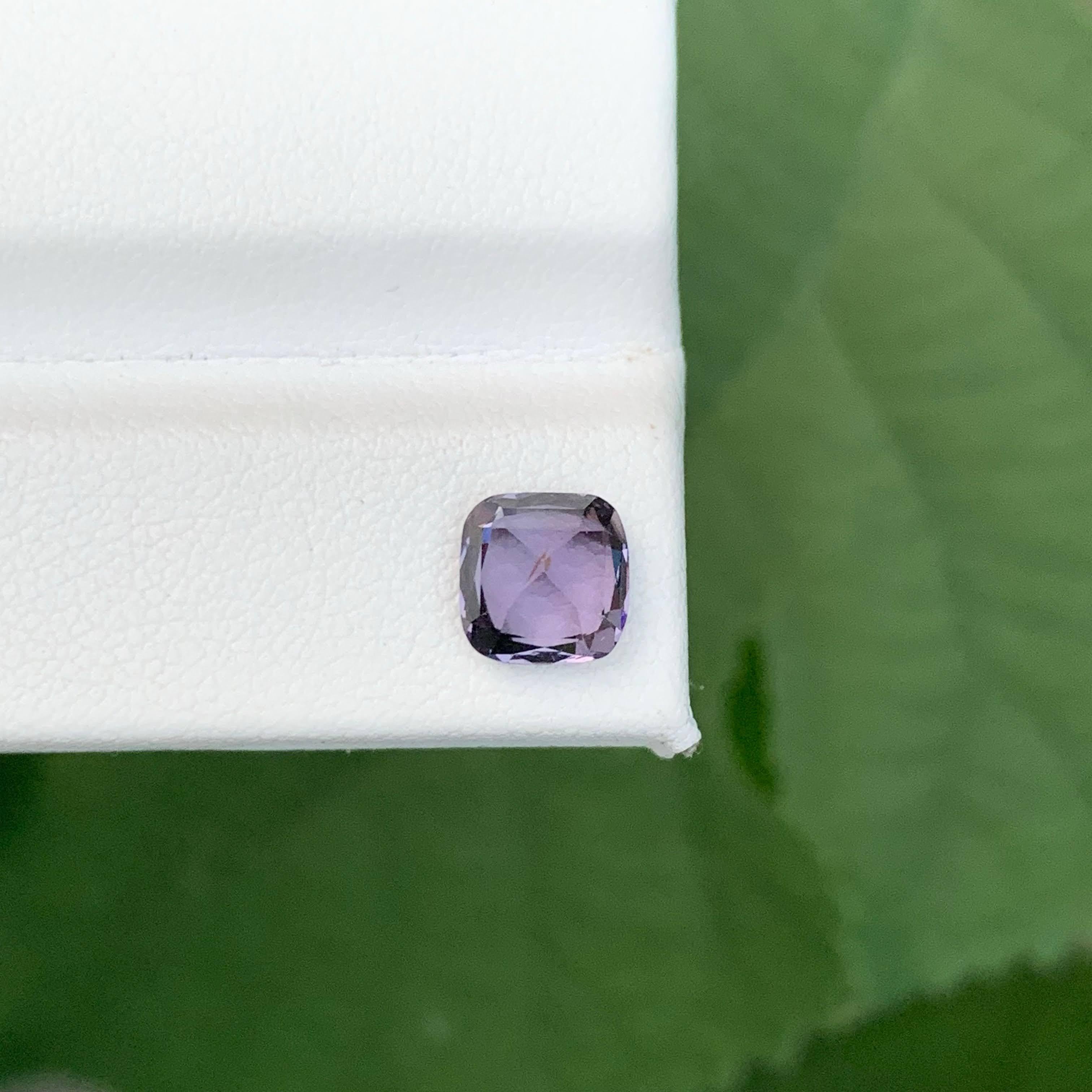 1,90 carati di Spinello violaceo naturale sciolto, taglio a cuscino, gemma della Tanzania in vendita 4