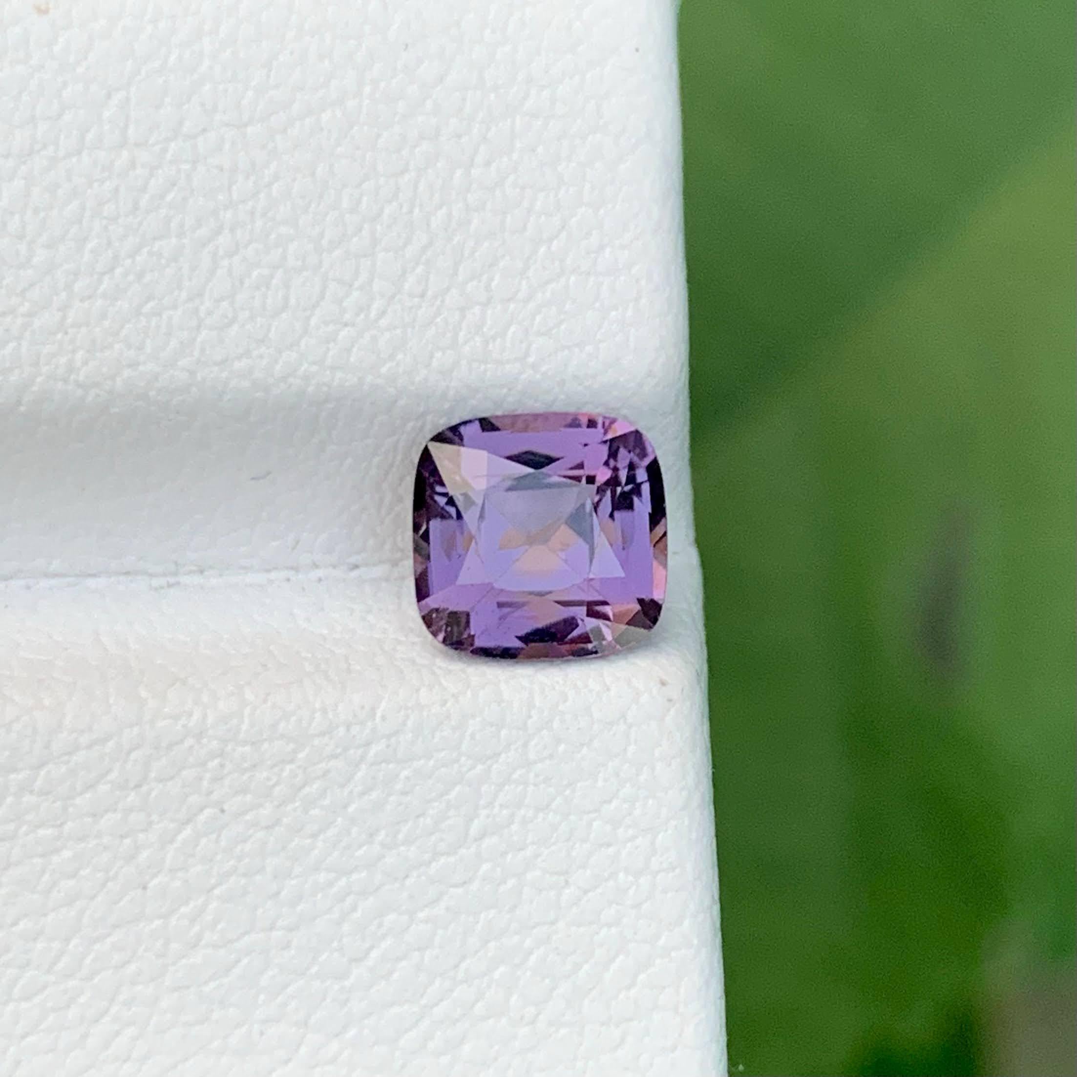 Peso 1,90 carati 
Dimensioni 7,1x6,9x4,7 mm
Trattamento Nessuno 
Origine Tanzania 
Pulizia degli occhi di chiarezza 
Forma taglio cuscino 





Questo squisito spinello viola naturale sfuso da 1,90 carati, proveniente dalla Tanzania, presenta