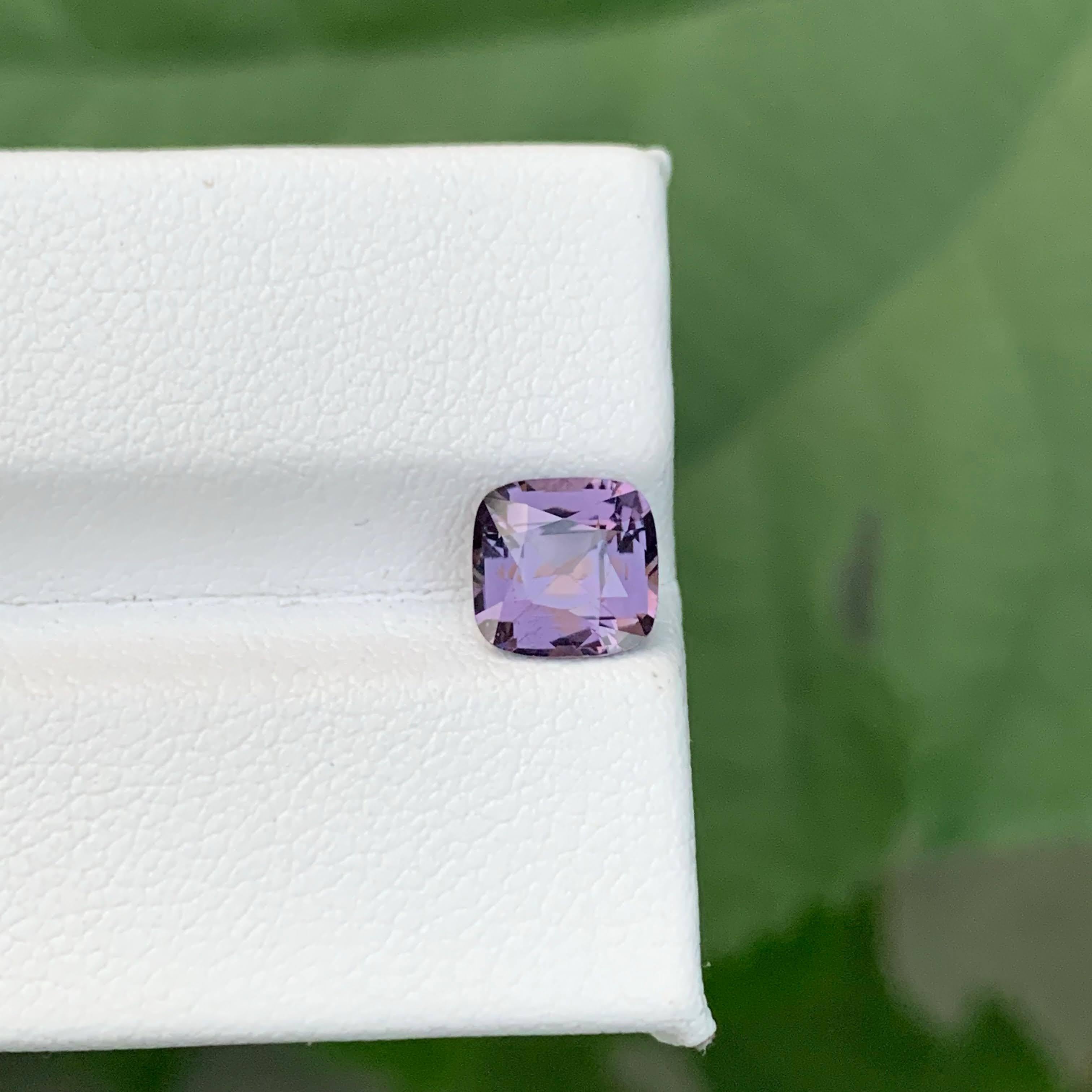 1,90 carati di Spinello violaceo naturale sciolto, taglio a cuscino, gemma della Tanzania in vendita 1