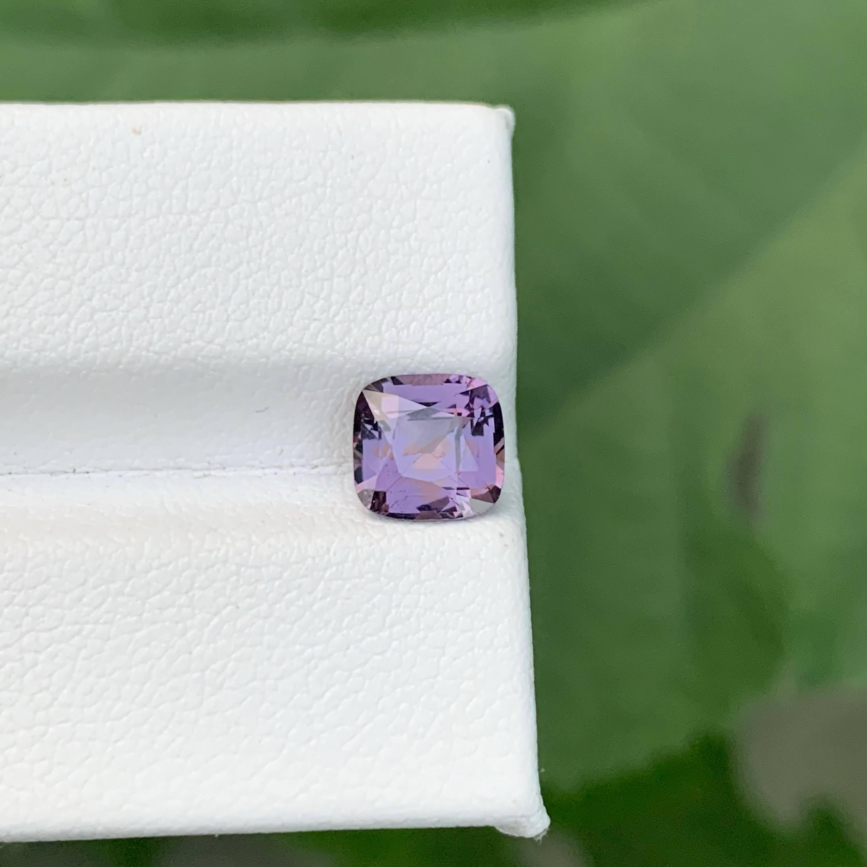 1,90 carati di Spinello violaceo naturale sciolto, taglio a cuscino, gemma della Tanzania in vendita 2