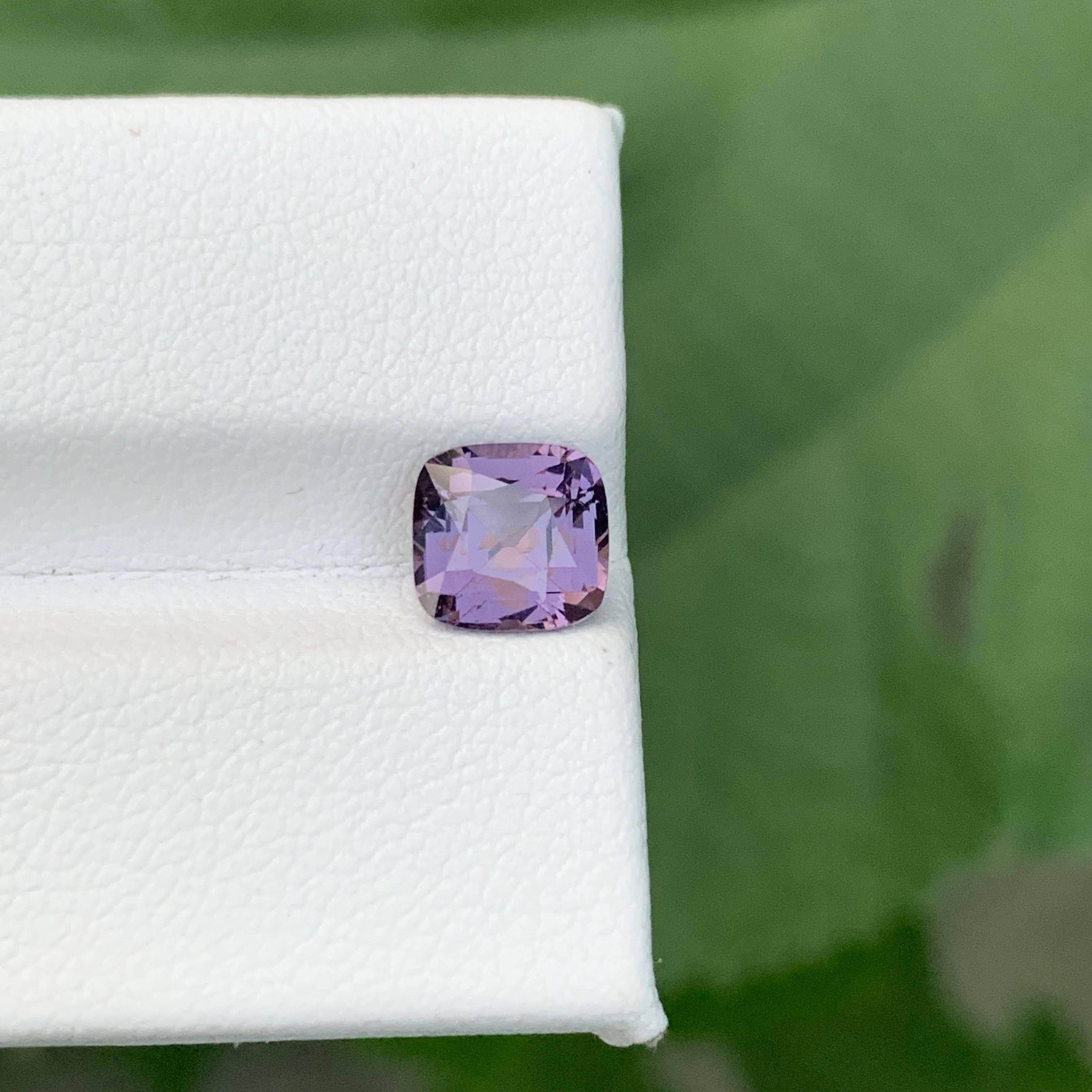 1,90 carati di Spinello violaceo naturale sciolto, taglio a cuscino, gemma della Tanzania in vendita 3