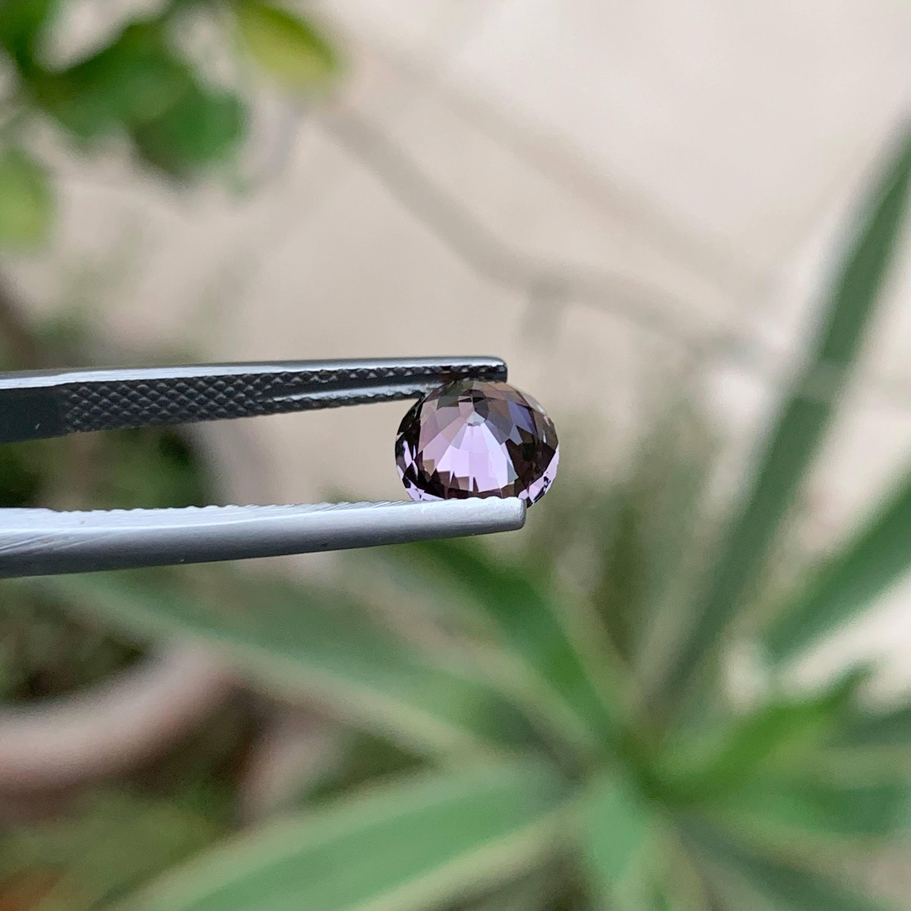 1,90 carati di pietra naturale di spinello violaceo sciolto, taglio ovale, gemma birmana in vendita 1