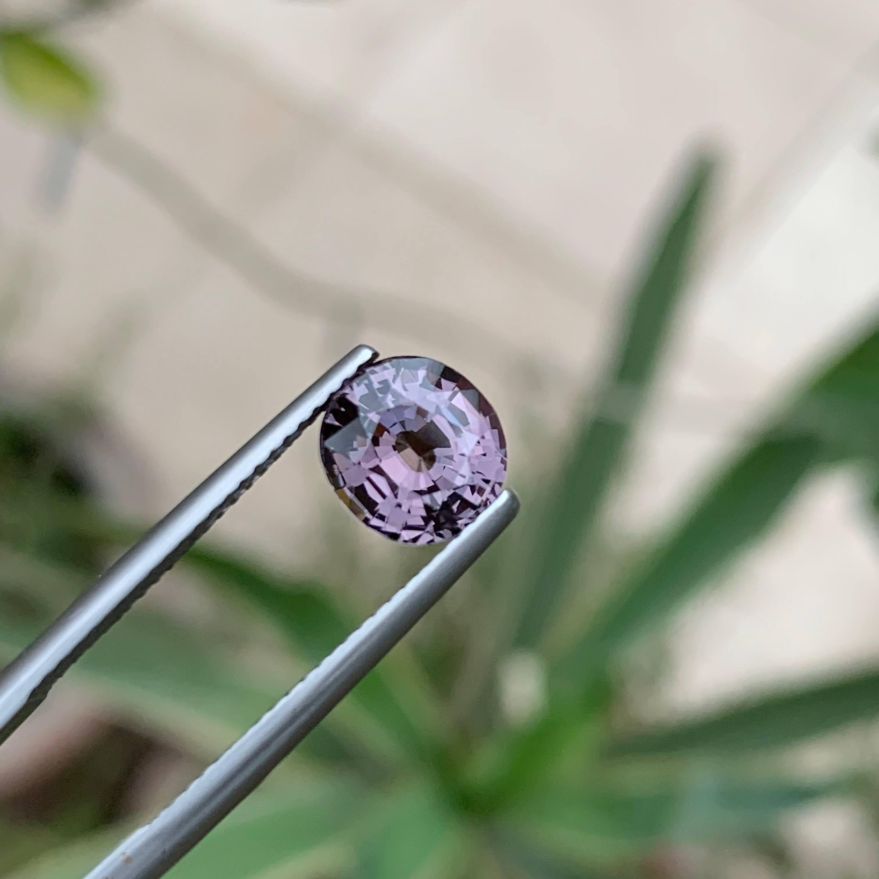 1,90 carati di pietra naturale di spinello violaceo sciolto, taglio ovale, gemma birmana in vendita 3