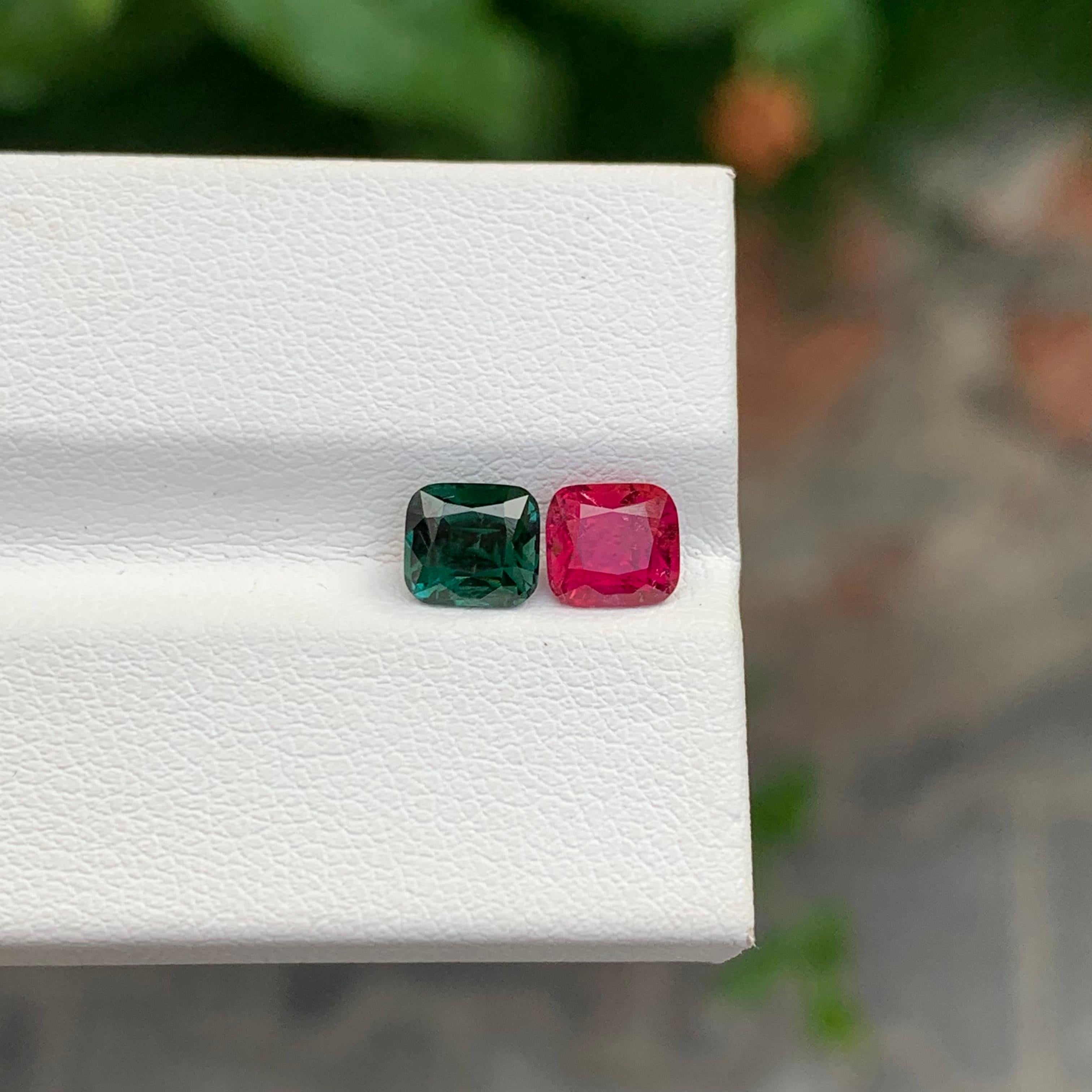 Paire de tourmalines naturelles non serties de 1,90 carat en forme de coussin pour boucles d'oreilles Unisexe en vente