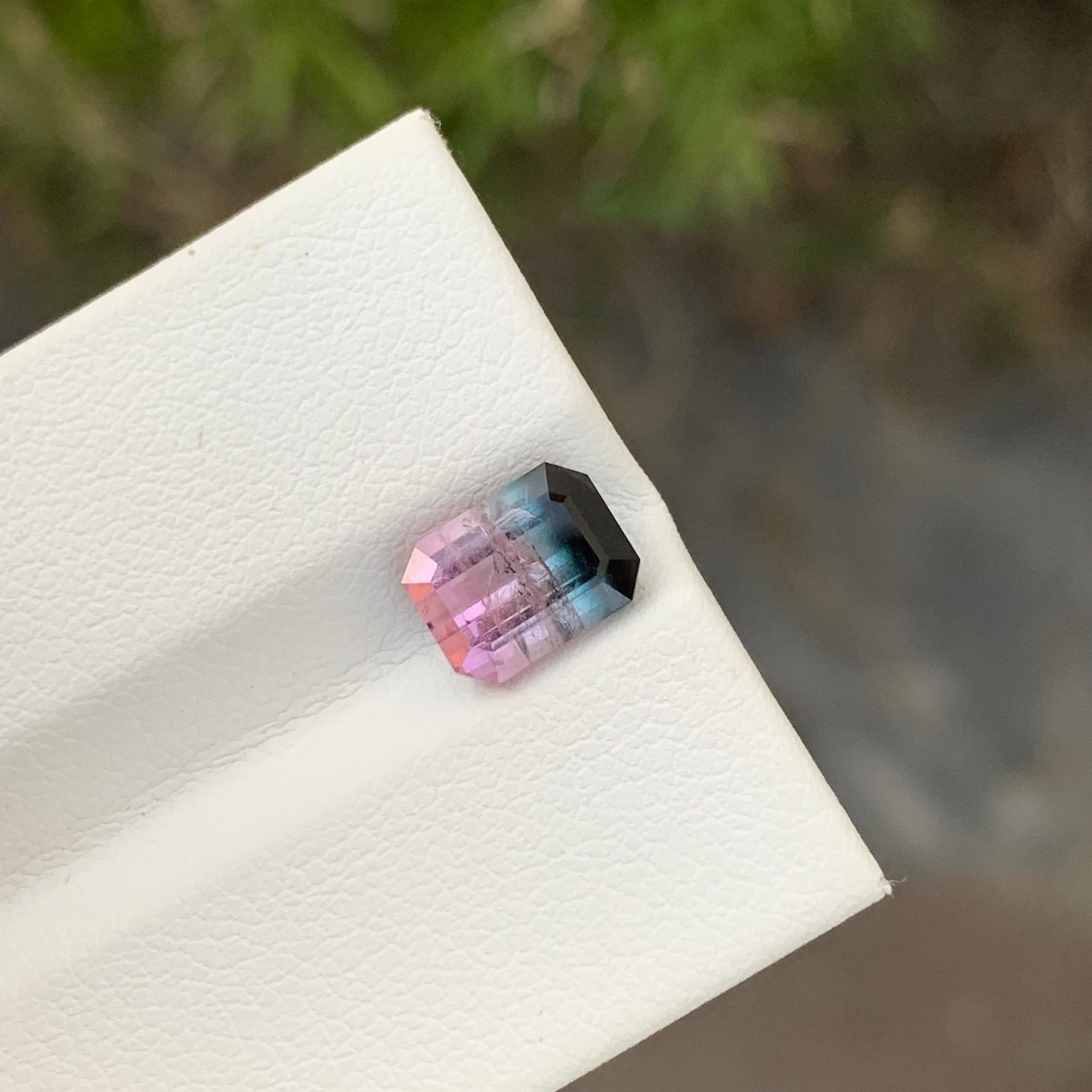 1,90 Karat Natürliche Lose Tri Farbe Turmalin Smaragd Form Edelstein für Ring im Zustand „Neu“ im Angebot in Peshawar, PK
