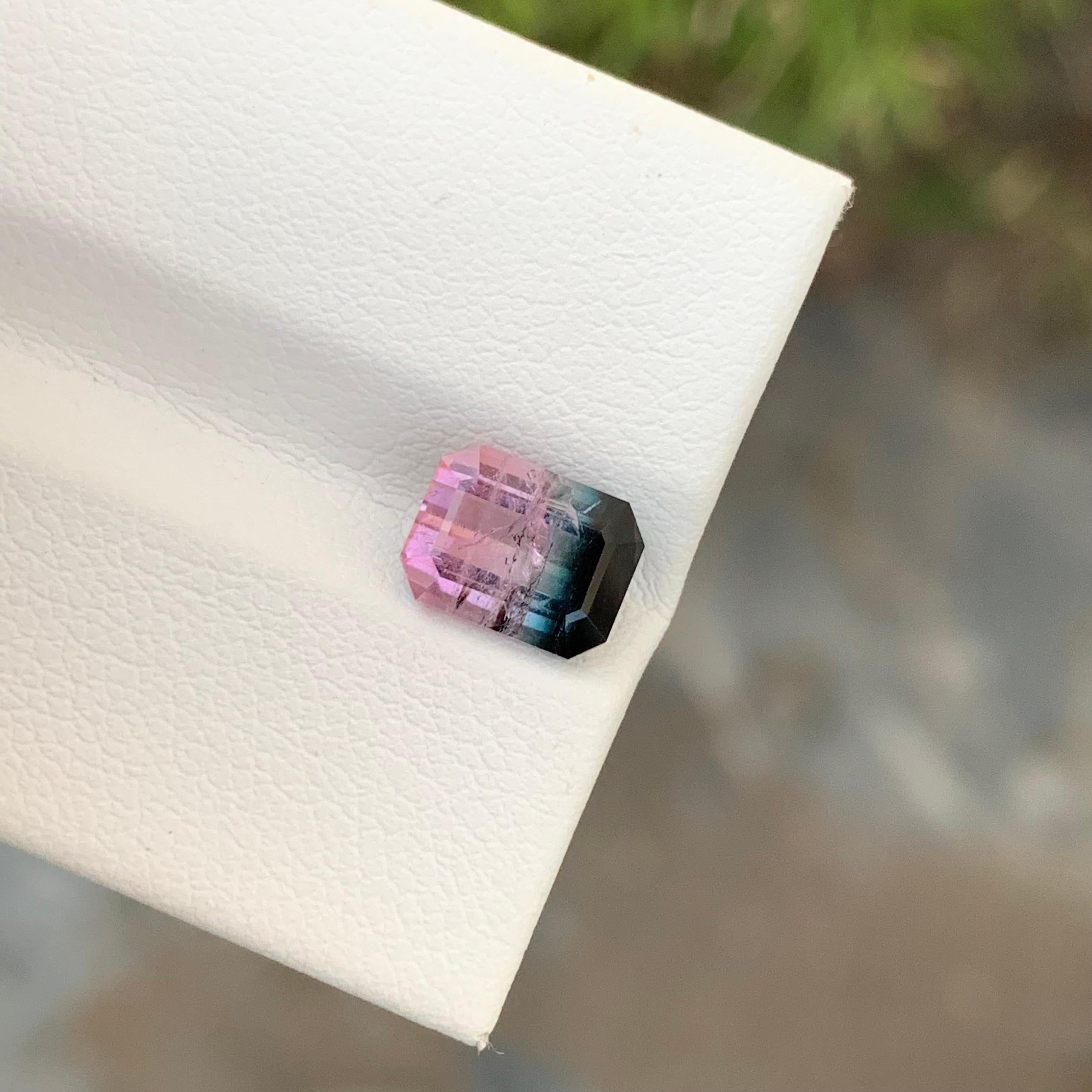 1,90 Karat Natürliche Lose Tri Farbe Turmalin Smaragd Form Edelstein für Ring für Damen oder Herren im Angebot