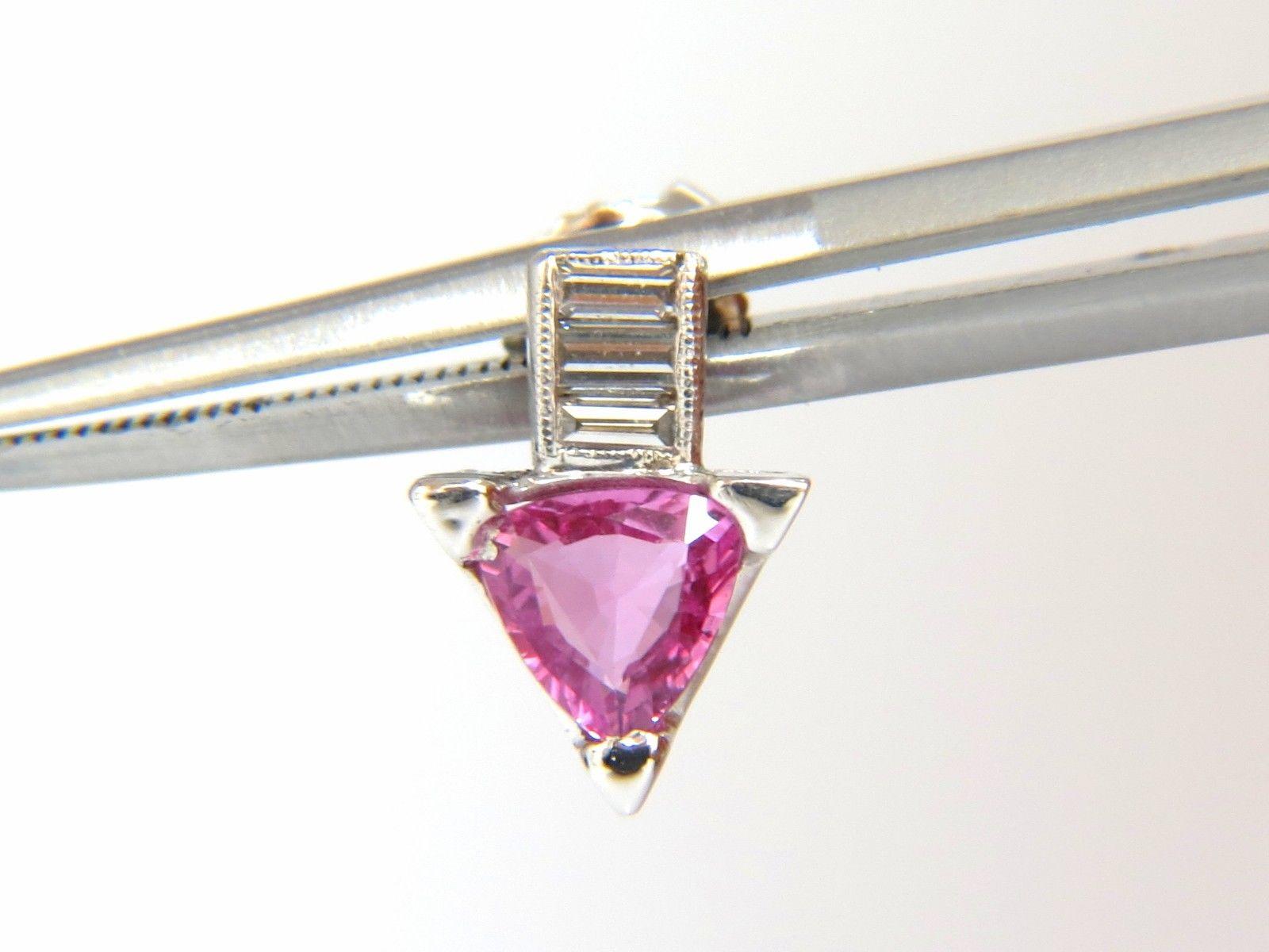 1.90 Carat Natural Vivid Pink Trilliant Sapphire Diamonds Stud Earrings 14 Karat For Sale 1