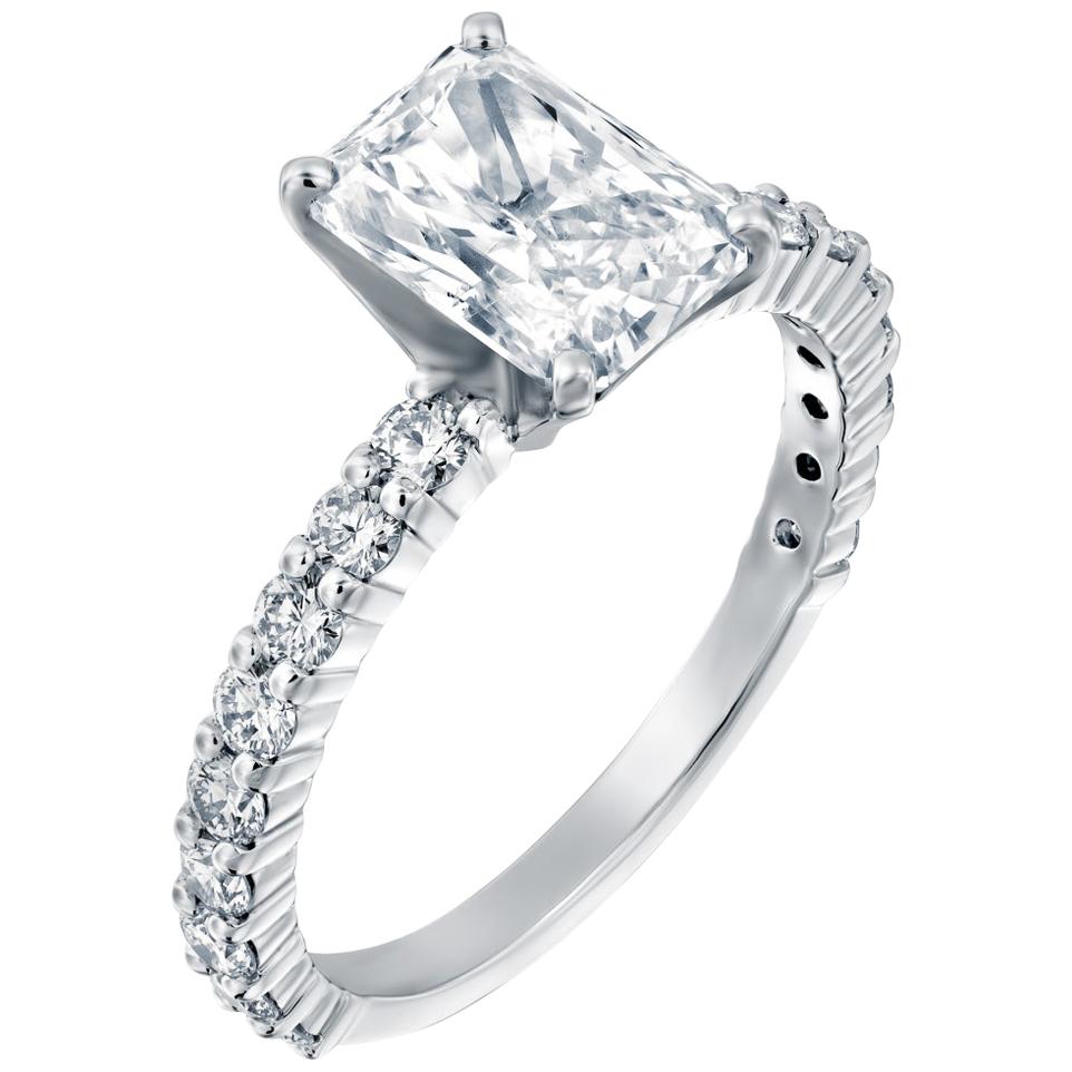 1.90 Carat Radiant Cut Diamond Ring, 18 Karat White Gold Classic Engagement Ring