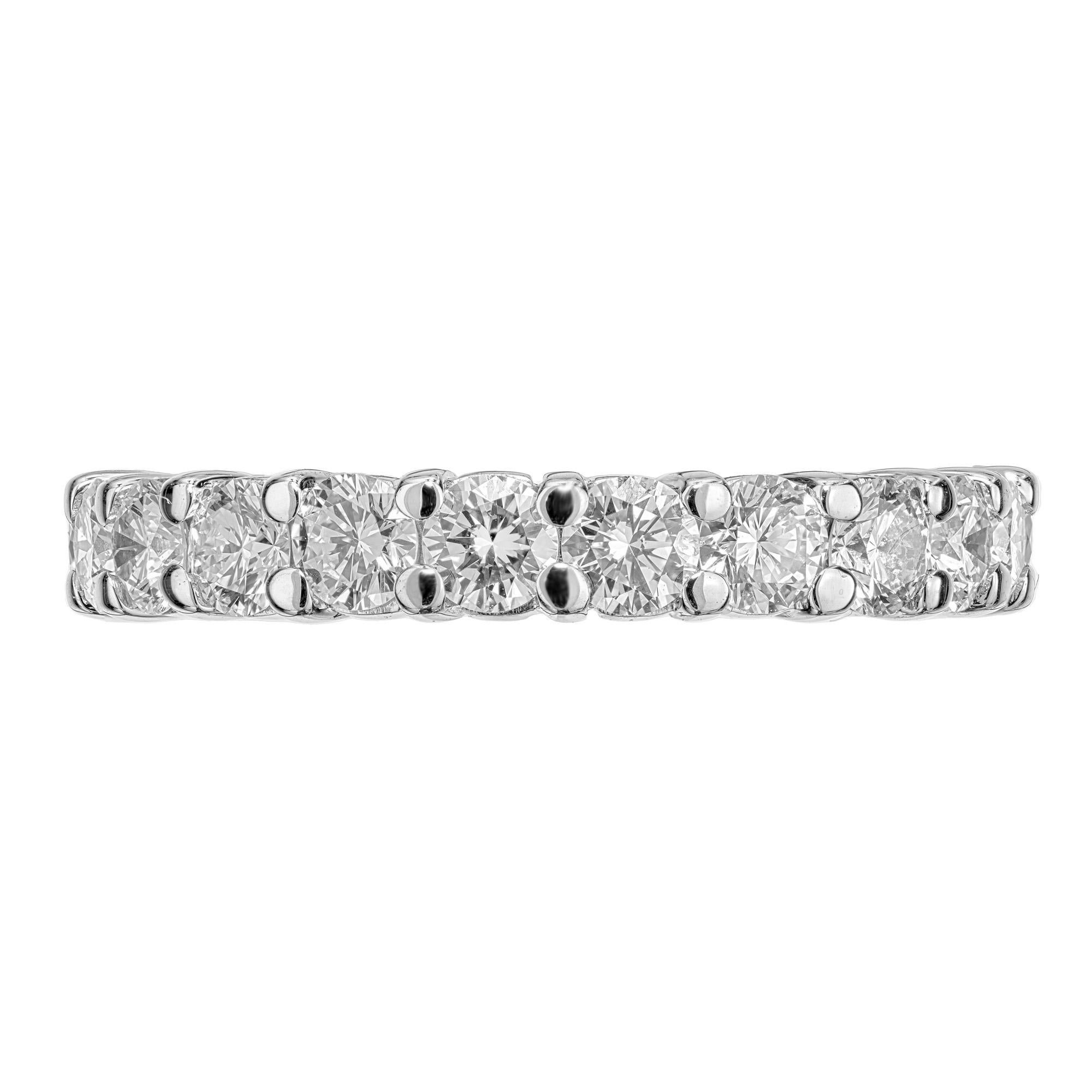 Anello con fascia di eternità in platino con diamante rotondo da 1.90 carati In condizioni ottime in vendita a Stamford, CT