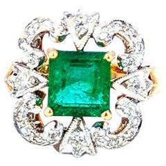 1,90 Karat Quadratischer Smaragd und Diamant Halo Ring 18K Gold