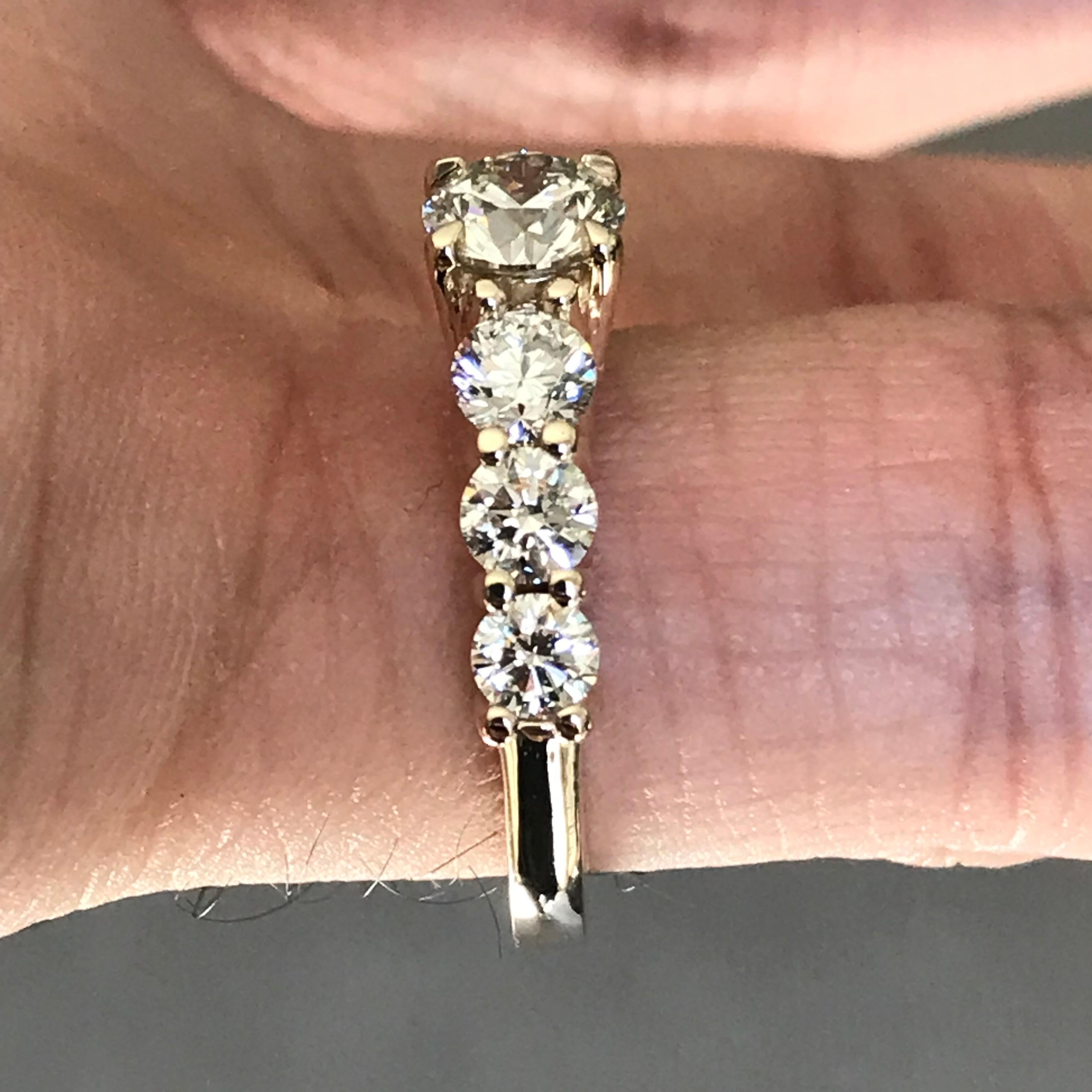 1,90 Karat TW Runder Diamant Verlobungsring 14 Karat, Ben Dannie (Rundschliff) im Angebot