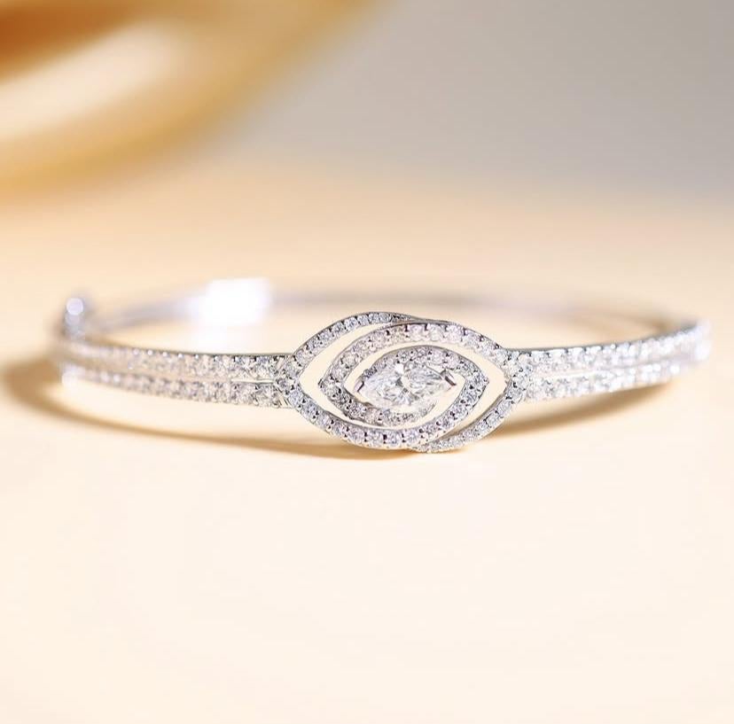 1.90 Quilates Diamantes 18K Oro Pulsera Moderna en venta 5