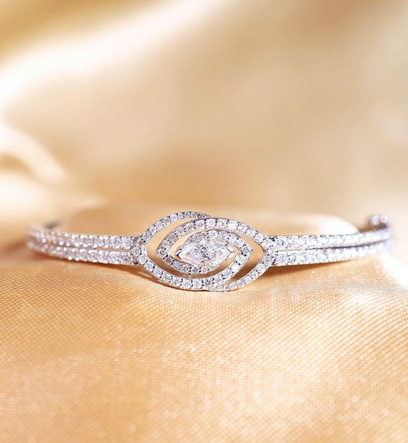 1.90 Quilates Diamantes 18K Oro Pulsera Moderna Corte mixto en venta