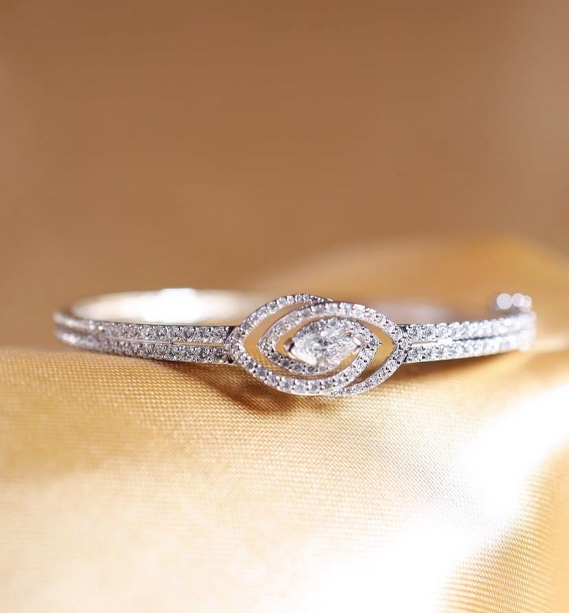 De las mujeres 1.90 Quilates Diamantes 18K Oro Pulsera Moderna en venta