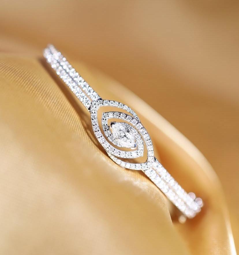 1.90 Quilates Diamantes 18K Oro Pulsera Moderna en venta 1