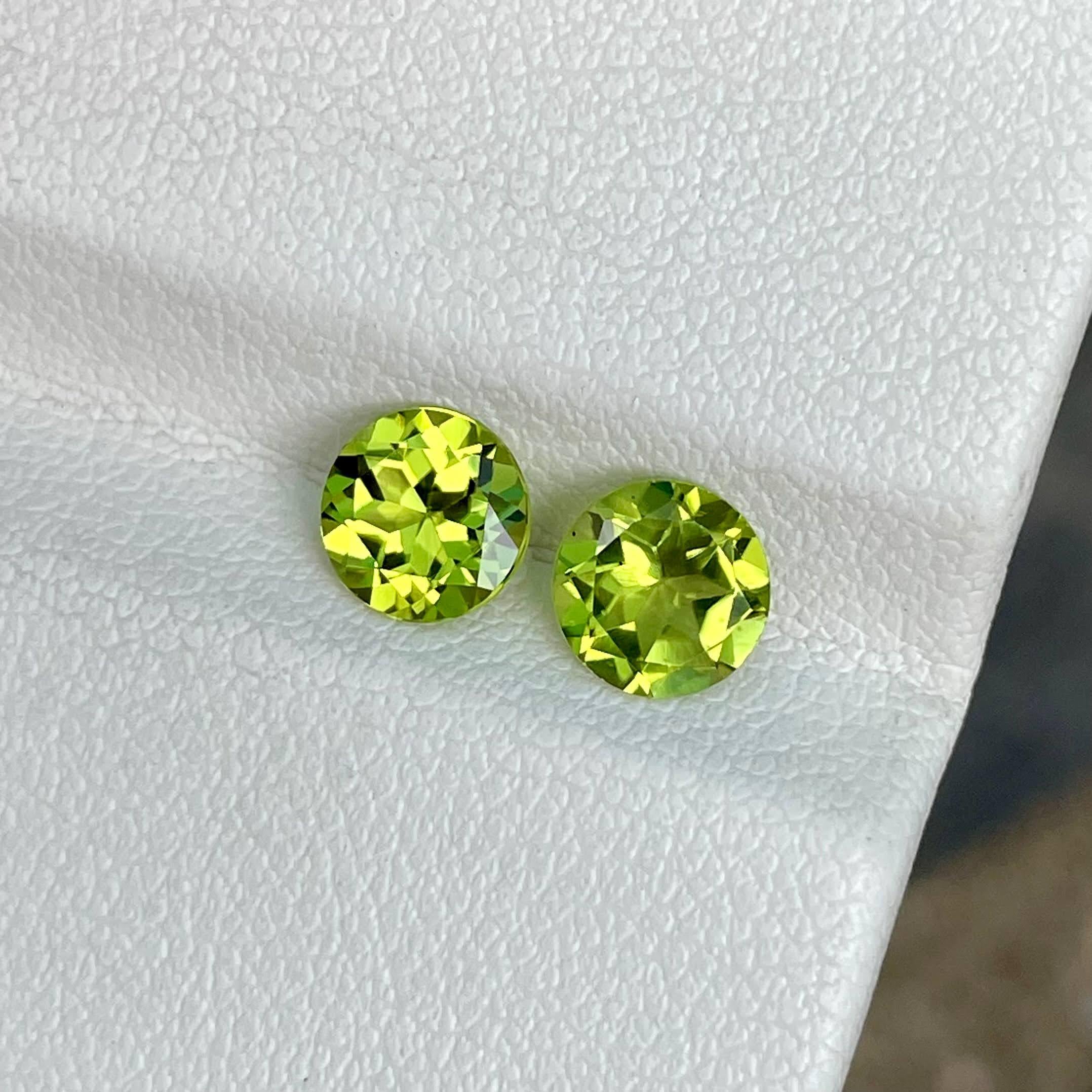 1.90 Carats Green Peridot Pair Round Cut 3 Pieces Natural Pakistani Gemstone Unisexe en vente