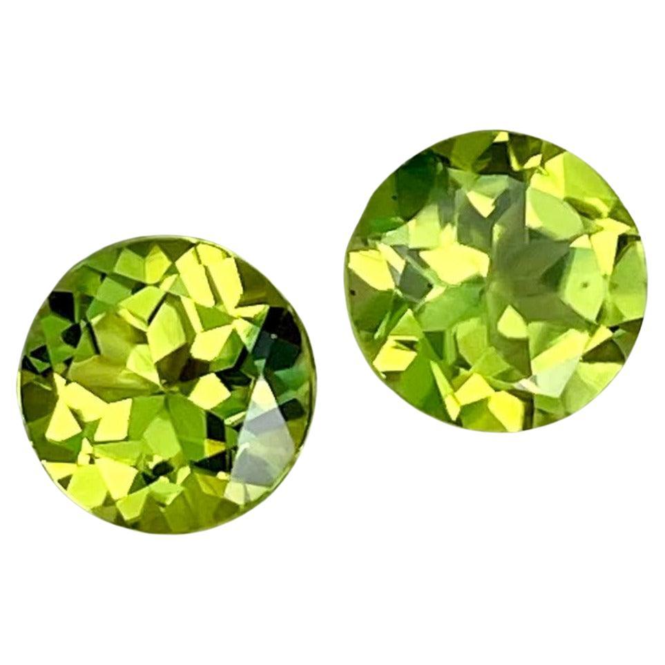 1.90 Carats Green Peridot Pair Round Cut 3 Pieces Natural Pakistani Gemstone For Sale