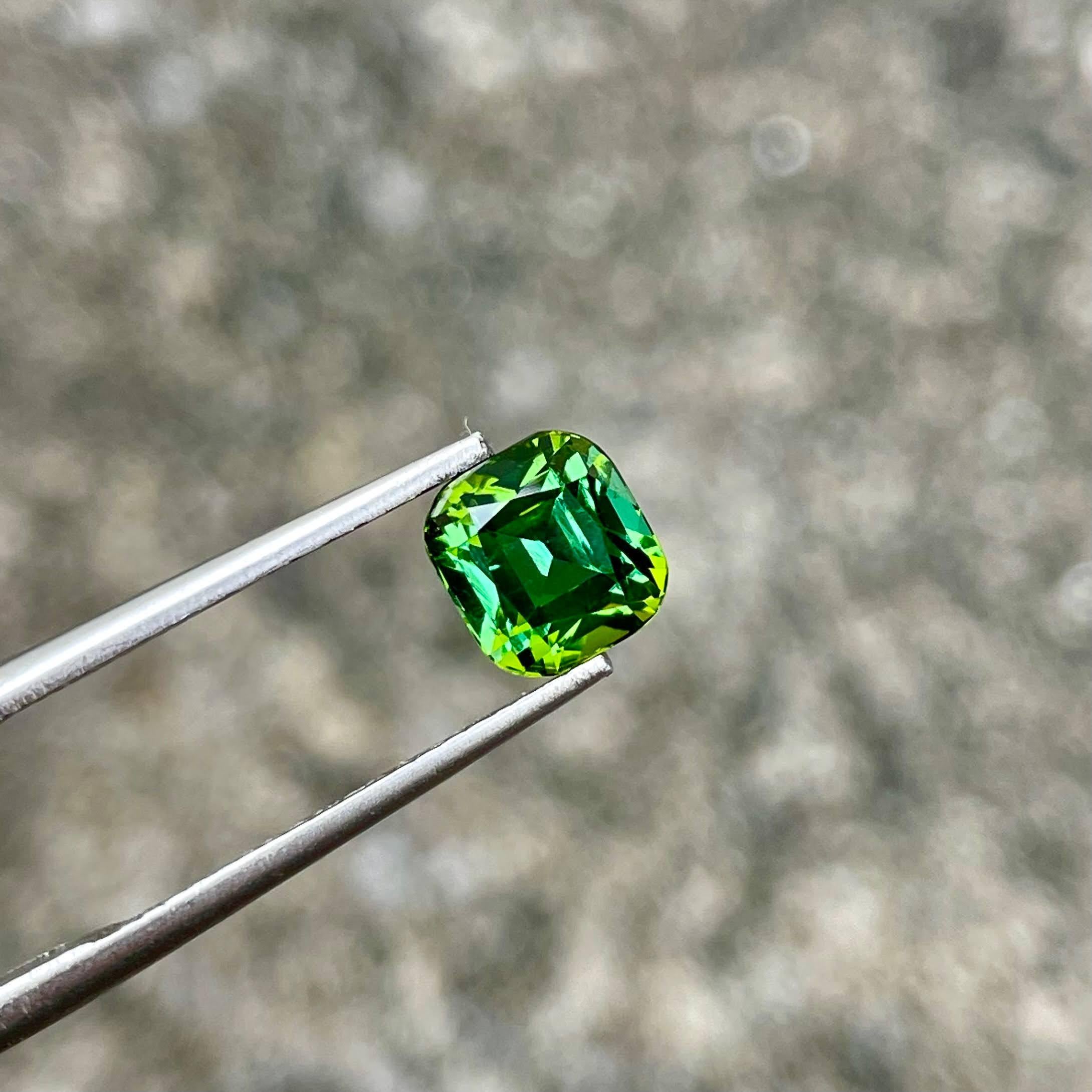 Pierre tourmaline afghane taille coussin vert menthe 1.90 carats Neuf - En vente à Bangkok, TH