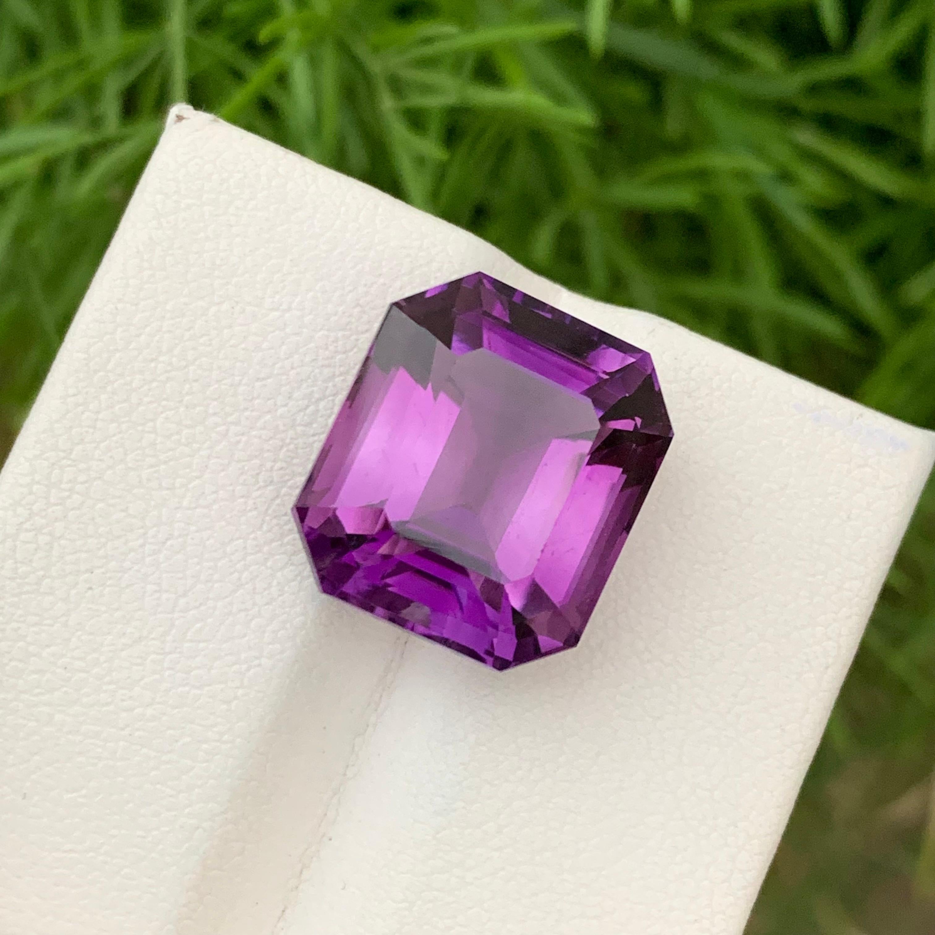 Arts and Crafts Pierre précieuse améthyste naturelle violet profond non sertie de 19,0 carats provenant d'une mine du Brésil en vente