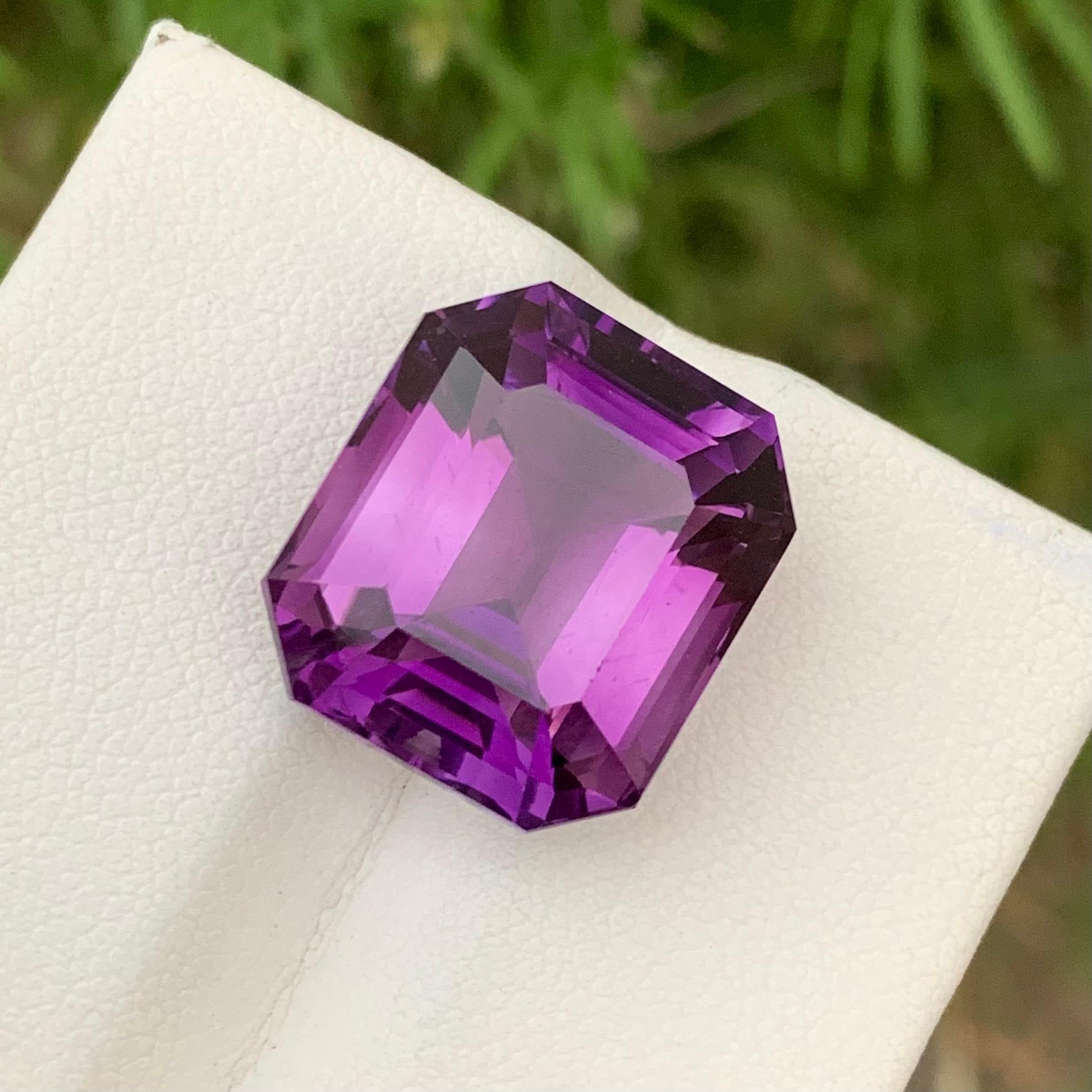 19.0 Carats Natural Loose Deep Purple Amethyst Gemstone From Brazil Mine In New Condition For Sale In Peshawar, PK