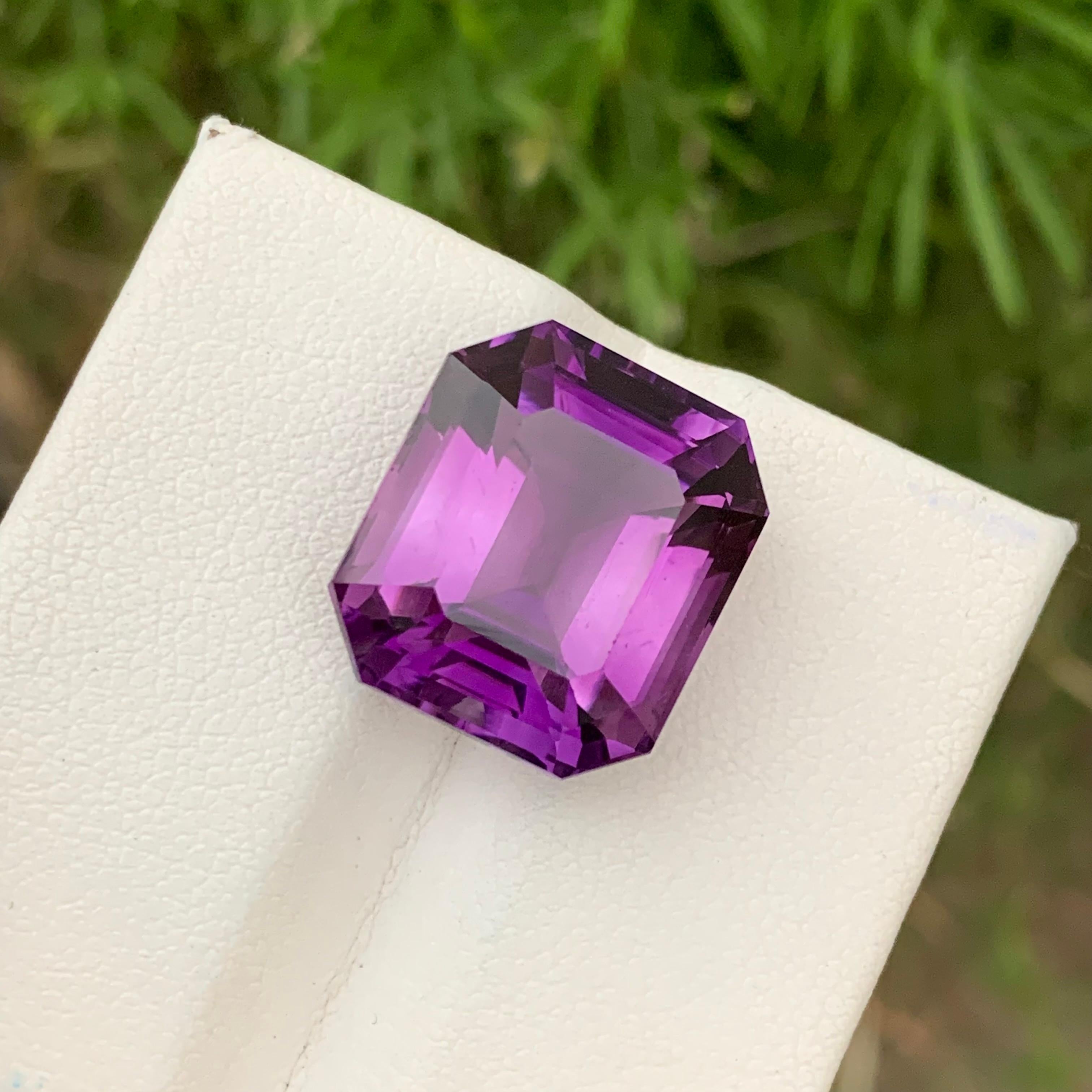 Women's or Men's 19.0 Carats Natural Loose Deep Purple Amethyst Gemstone From Brazil Mine For Sale
