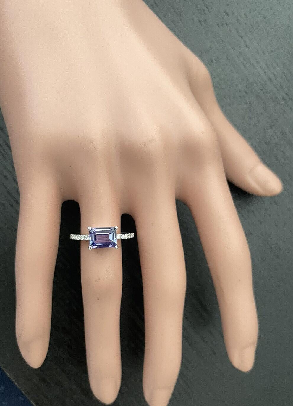 Women's 1.90 Carats Natural Tanzanite and Diamond 14K Solid White Gold Ring For Sale